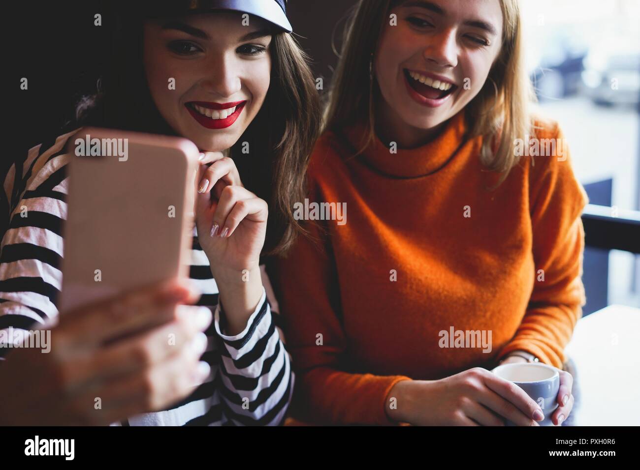 Smart net cafe hi-res stock photography and images - Alamy
