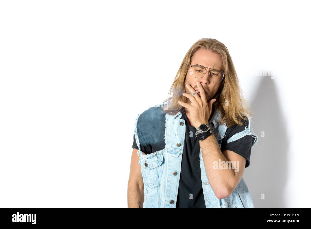 Young people smoking weed hi-res stock photography and images - Alamy