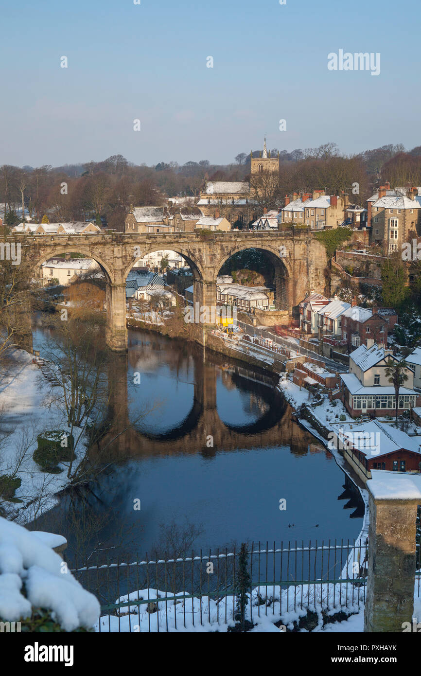 Snowy winter view of the town of Knaresborough in North Yorkshire showing the railway Viaduct and River Nidd Stock Photo