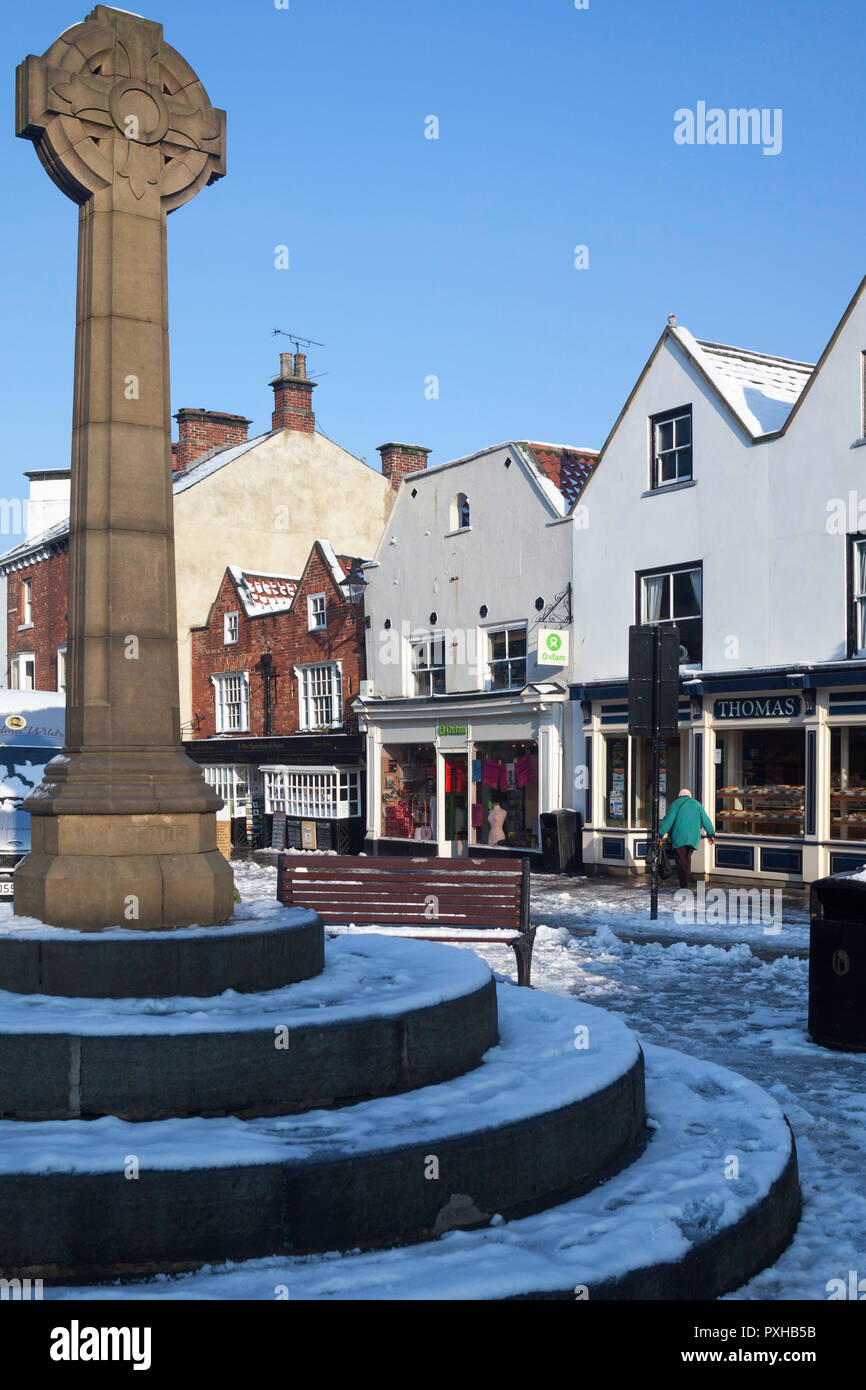 Snowy view of the market cross in Knaresborough market place in North Yorkshire in winter Stock Photo