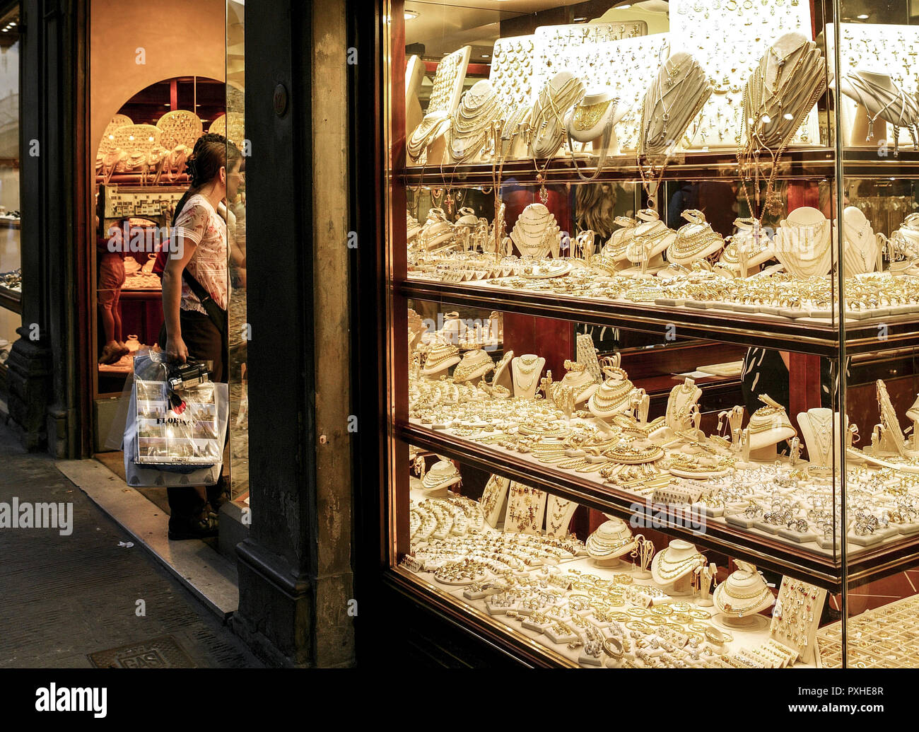 Italy, Florence jewellery shop on Ponte Vecchio Stock Photo Alamy