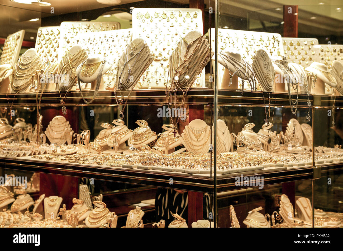 Italy, Florence jewellery shop on Ponte Vecchio Stock Photo Alamy