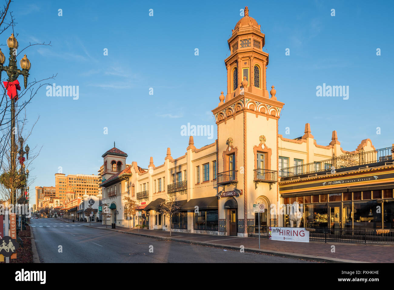 Country Club Plaza shopping center in Kansas City Stock Photo - Alamy