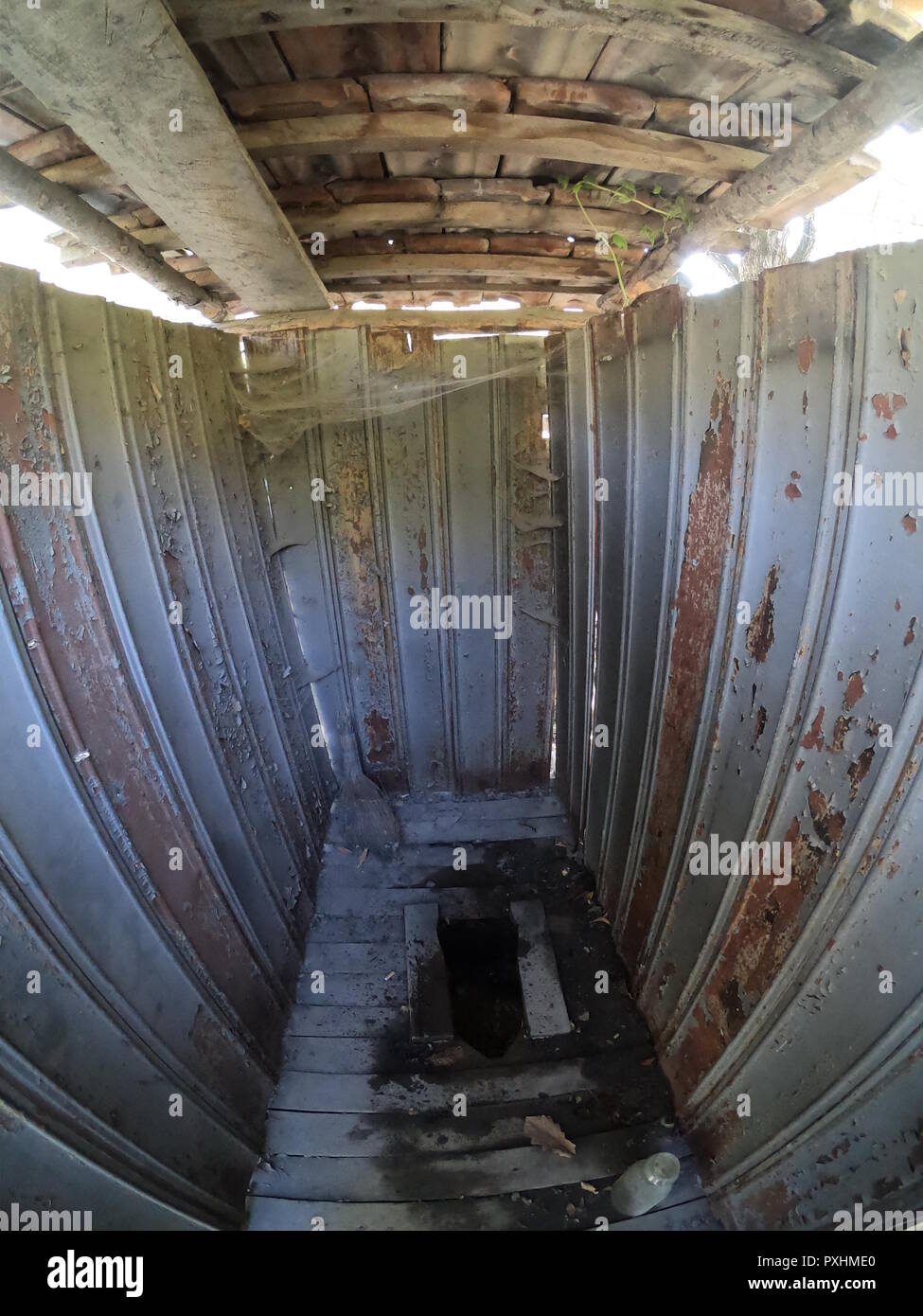 Outdoor toilet india hi-res stock photography and images - Alamy