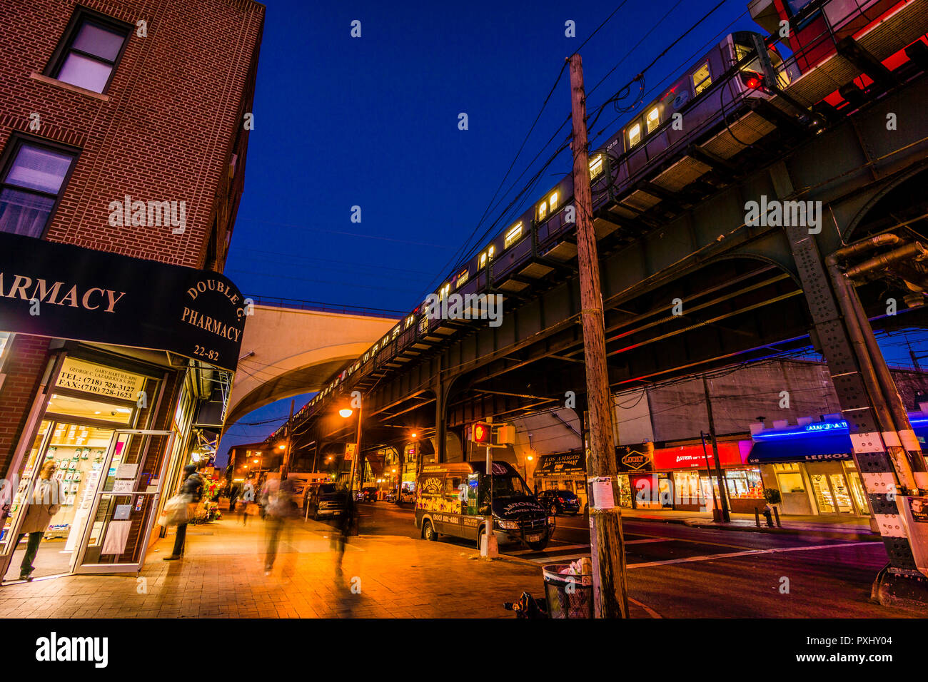 Ditmars boulevard hires stock photography and images Alamy