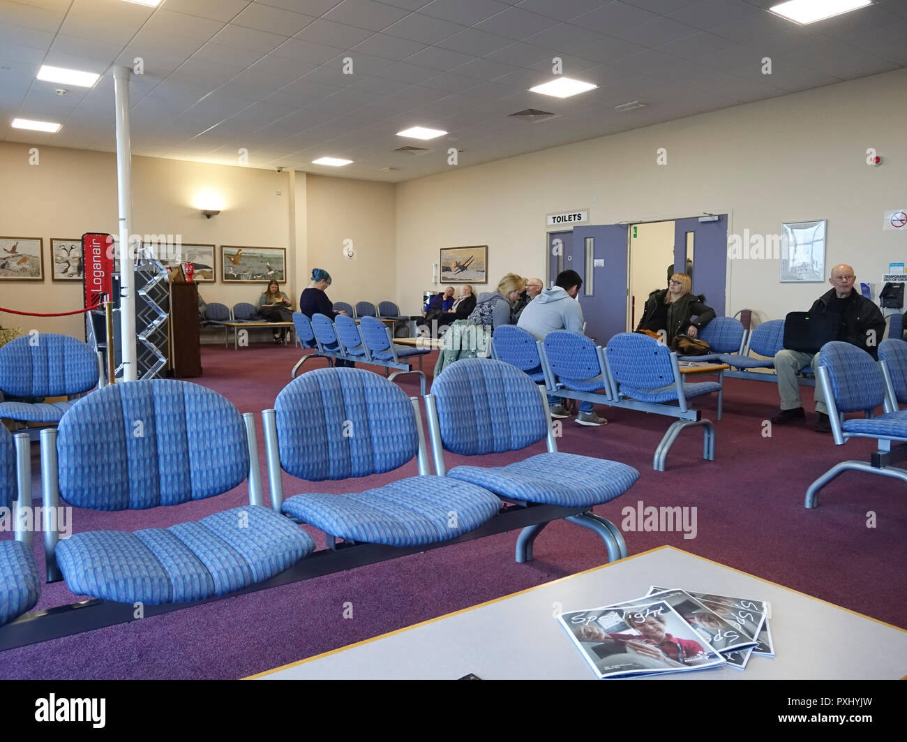 Airport waiting area seating hi-res stock photography and images - Alamy