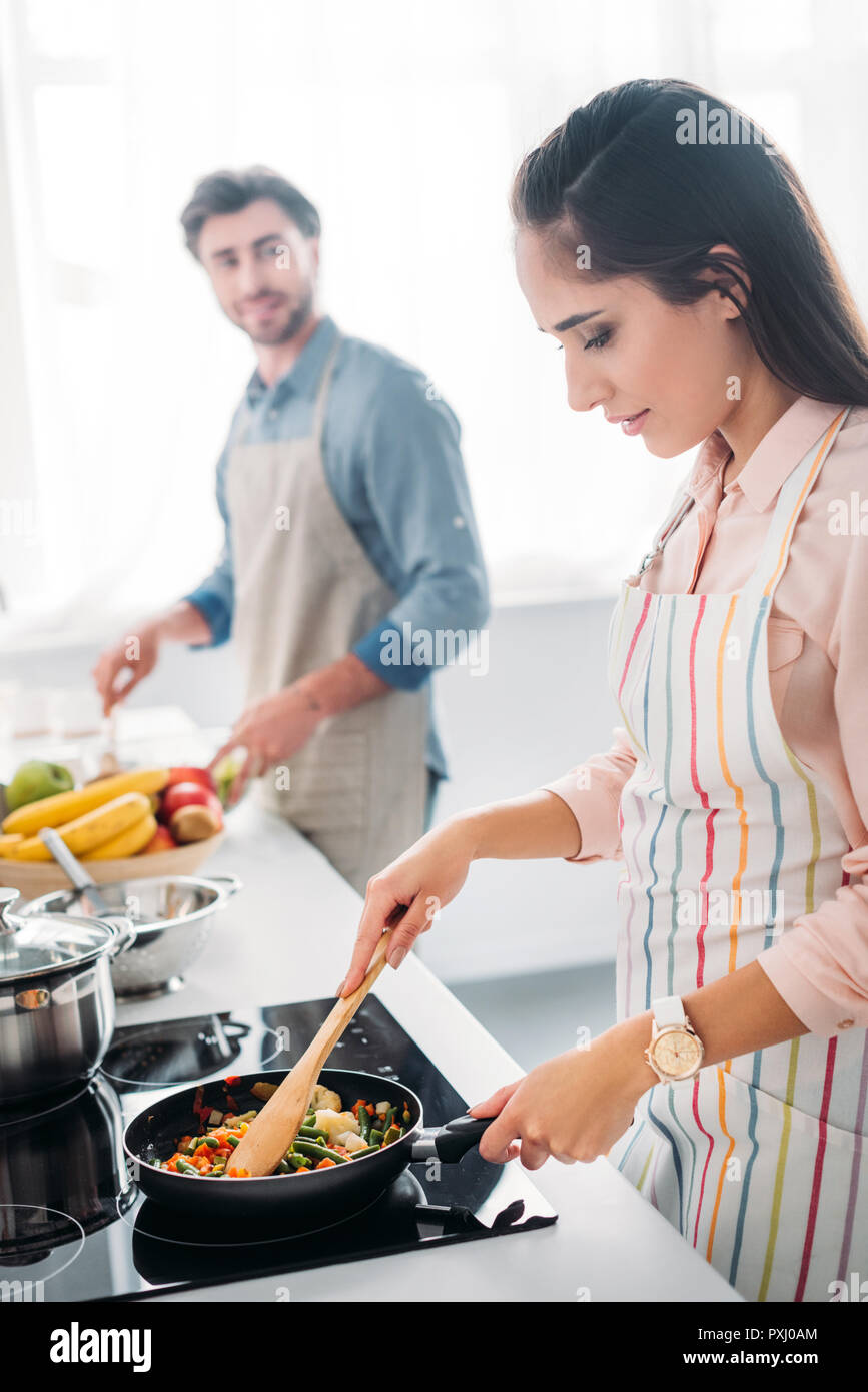 https://c8.alamy.com/comp/PXJ0AM/girlfriend-frying-vegetables-on-frying-pan-in-kitchen-PXJ0AM.jpg