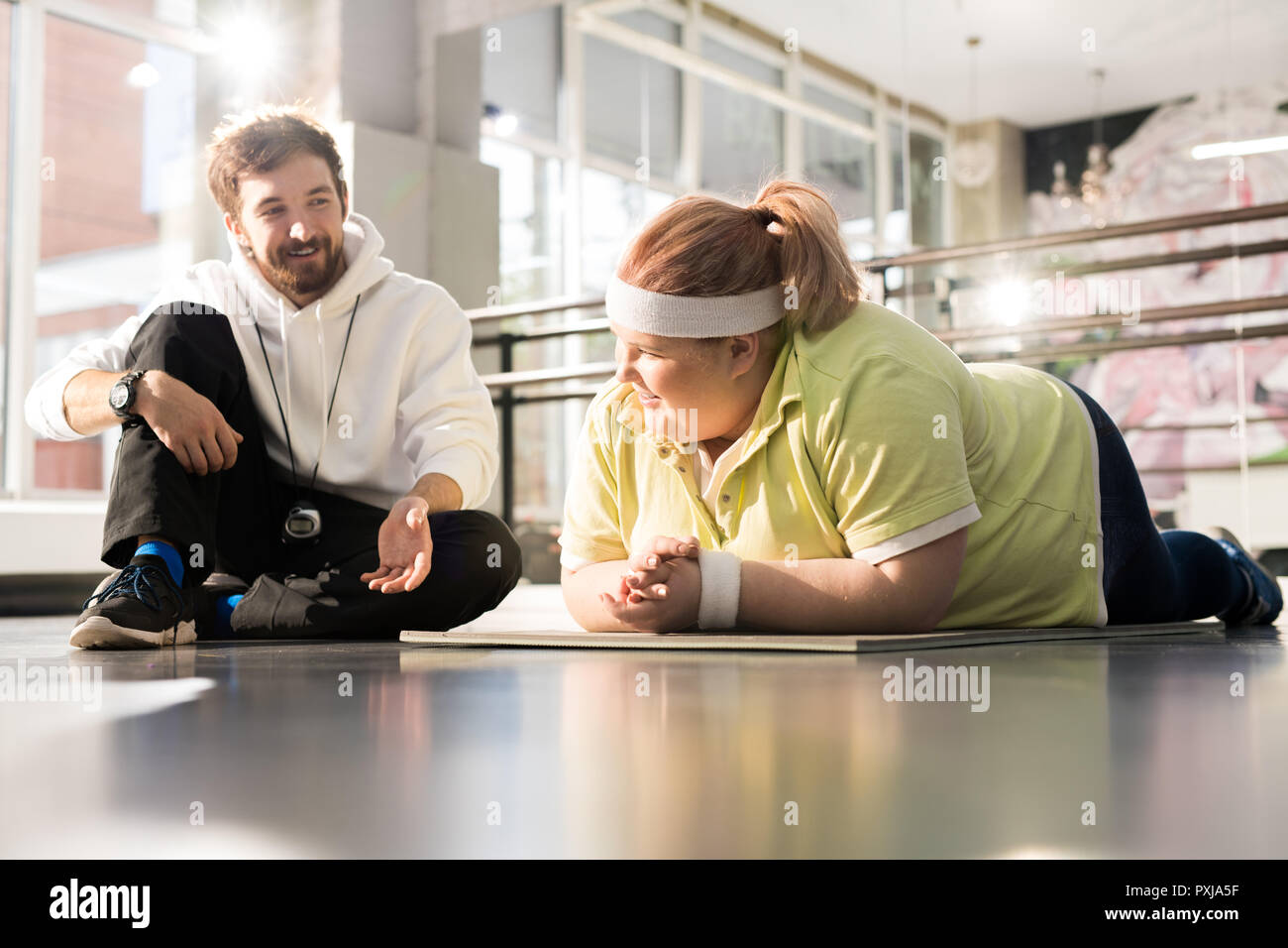 Weight Loss Training with Persona Instructor Stock Photo Alamy