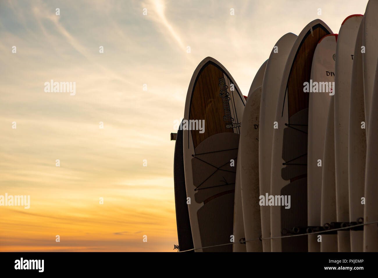 Crowds on waikiki beach hi-res stock photography and images - Alamy
