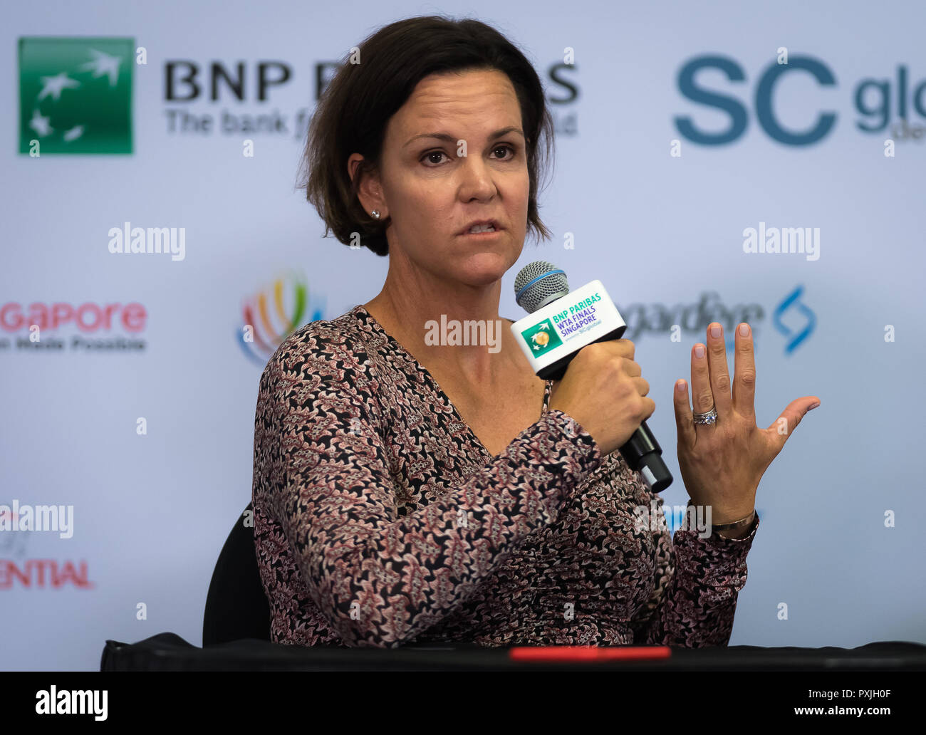Kallang, SINGAPORE. 22nd Oct, 2018. Lindsay Davenport talks to the media during the WTA Legends Press Conference at the 2018 WTA Finals tennis tournament Credit: AFP7/ZUMA Wire/Alamy Live News Stock Photo