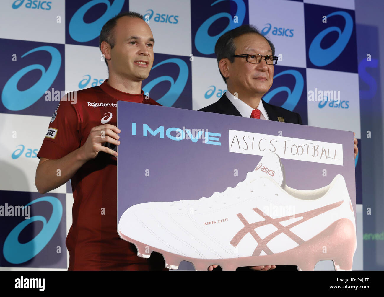 Tokyo, Japan. 22nd Oct, 2018. Spanish football star Andres Iniesta (L) of  Vissel Kobe and Japanese sports goods maker Asics chairman and CEO Motoi  Oyama announce a contract of sponsorship with Asics