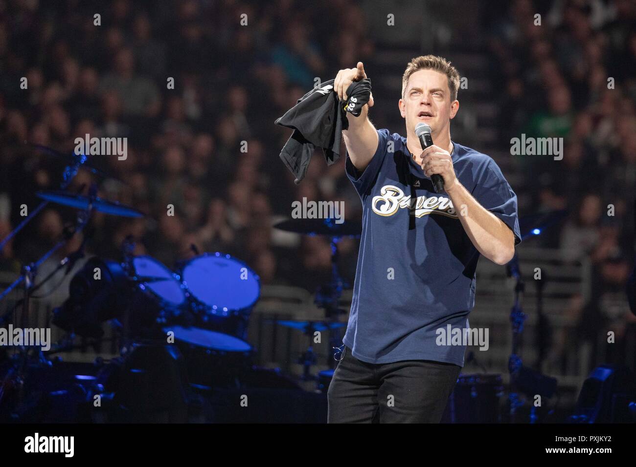 Milwaukee, Wisconsin, USA. 16th Oct, 2018. Comedian JIM BREUER warms up the crowd before Metallica during WorldWired Tour at Fiserv Forum in Milwaukee, Wisconsin Credit: Daniel DeSlover/ZUMA Wire/Alamy Live News Stock Photo