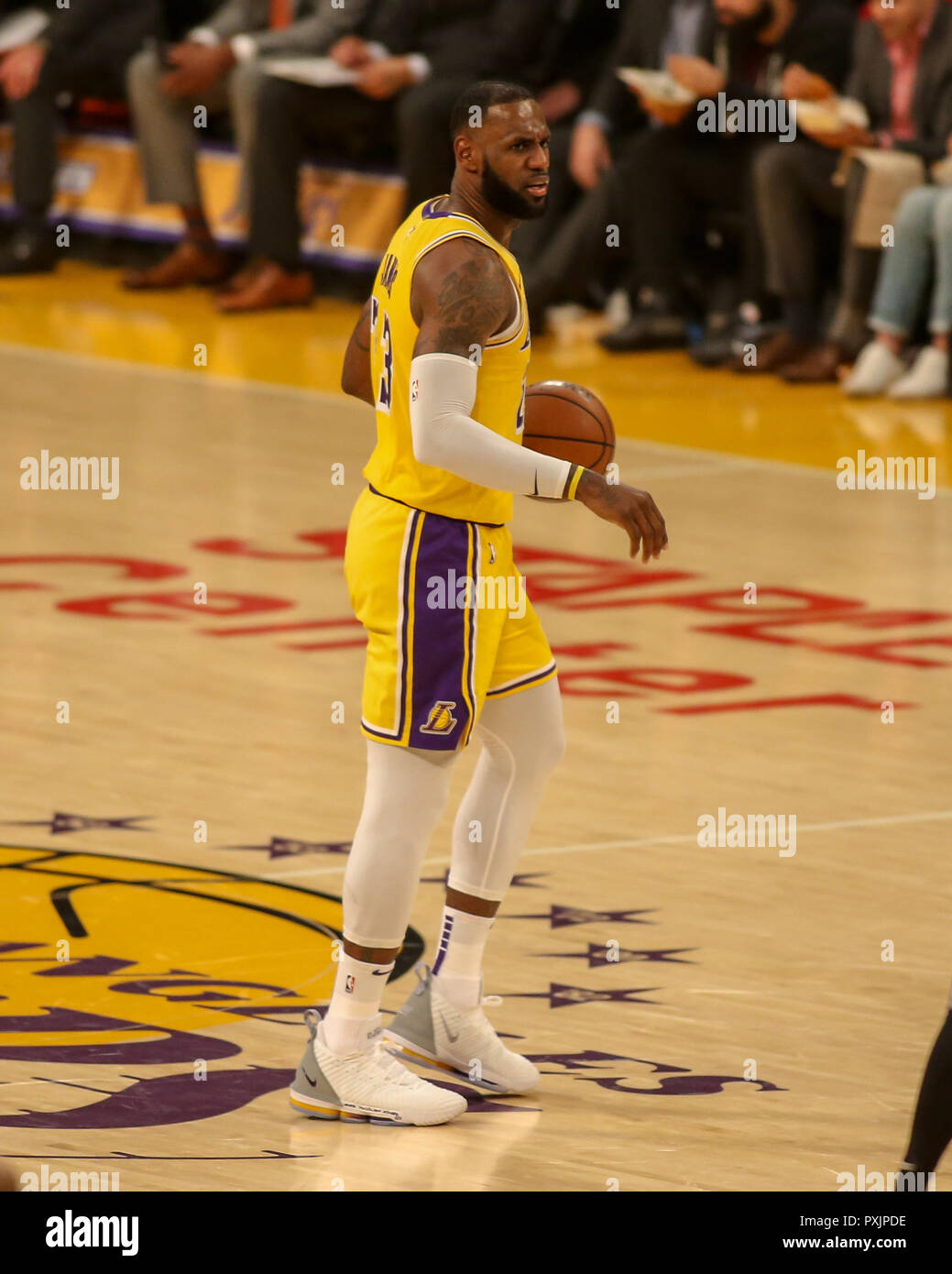 Lebron shoes lakers 2018 sale