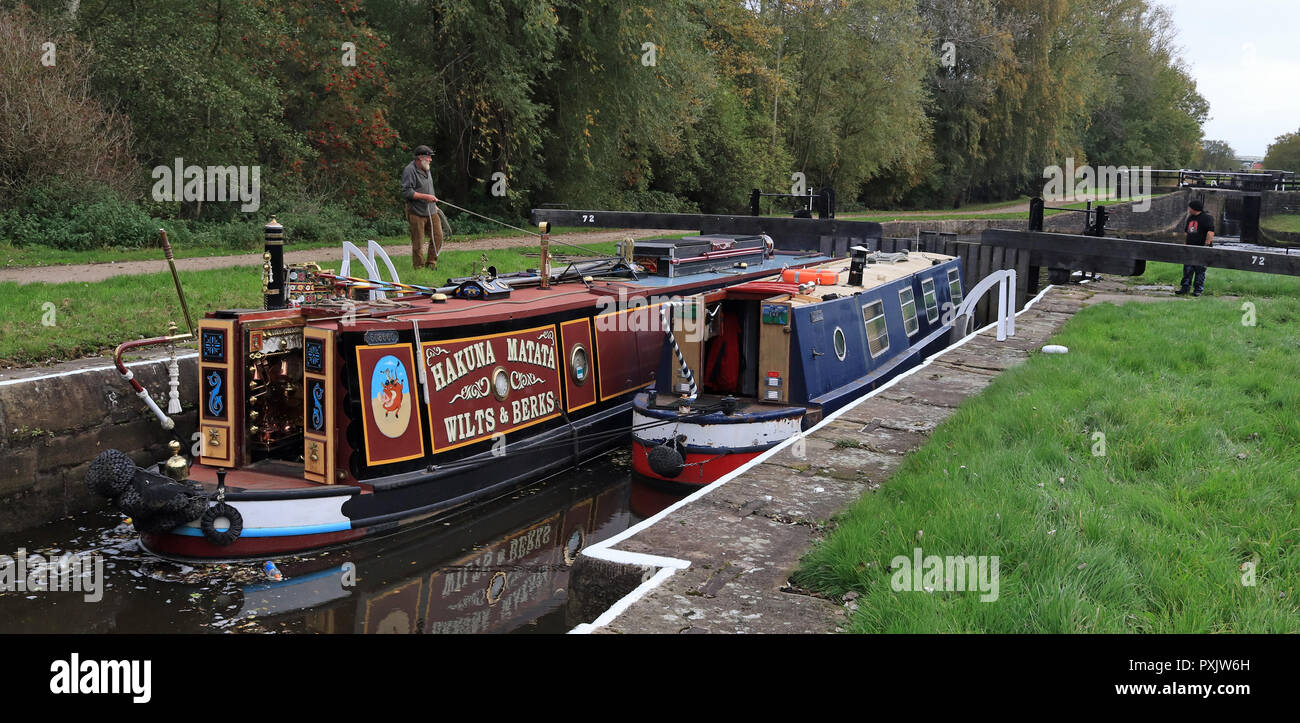 Leeds and Liverpool canal reopens, Wigan, England Wigan, Lancashire. 23rd October 2018. Two narrow boats are travelling through lock 72 on the long flight of locks up from Wigan to Aspull on The Leeds and Liverpool canal on 23.10.18. These where the 1st boats to ascend the flight of 21 locks following the reopening the previous afternoon.  The locks where closed back in July following the prolonged dry spell of weather in the spring and summer that meant the reservoirs that feed water to the canal became depleted of supplies. Cw 6436 Colin Wareing /Alamy Live news. Stock Photo