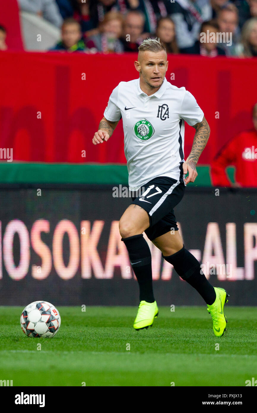 Jonathan SCHMID (# 11, A). Soccer, FC Augsburg (A) - RB Leipzig (L) 0: 0,  Bundesliga, 8.matchday, season 2018/2019, 20.10.2018 in  Augsburg/WWKARENA/Germany. Editorial note: DFL regulations prohibit any use  of photographs as