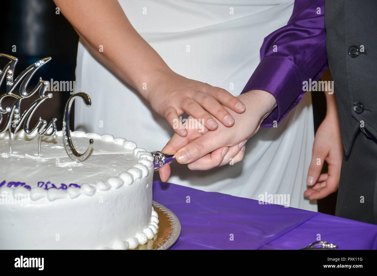 Cake cutting ceremony hires stock photography and images Alamy