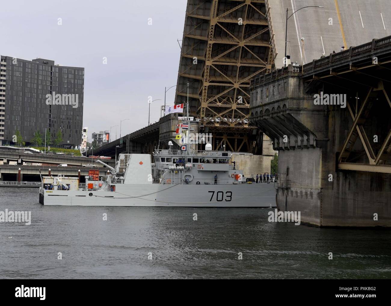 PORTLAND, Ore. (June 7, 2017) The Kingston-class coastal defense vessel HMCS Edmonton (MM 703) arrives at the Portland riverfront for Rose Festival Fleet Week. The festival and Portland Fleet Week are a celebration of the sea services with Sailors, Marines, and Coast Guard members from the U.S. and Canada making the city a port of call. Stock Photo