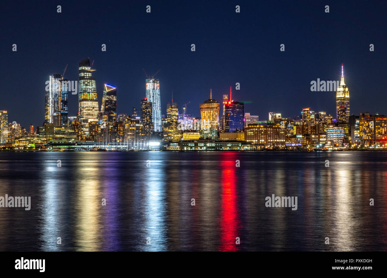 New York, USA, 21 October 2018. The lights of Manhattan's skyline are ... - The Hudson River And Manhattans Skyline