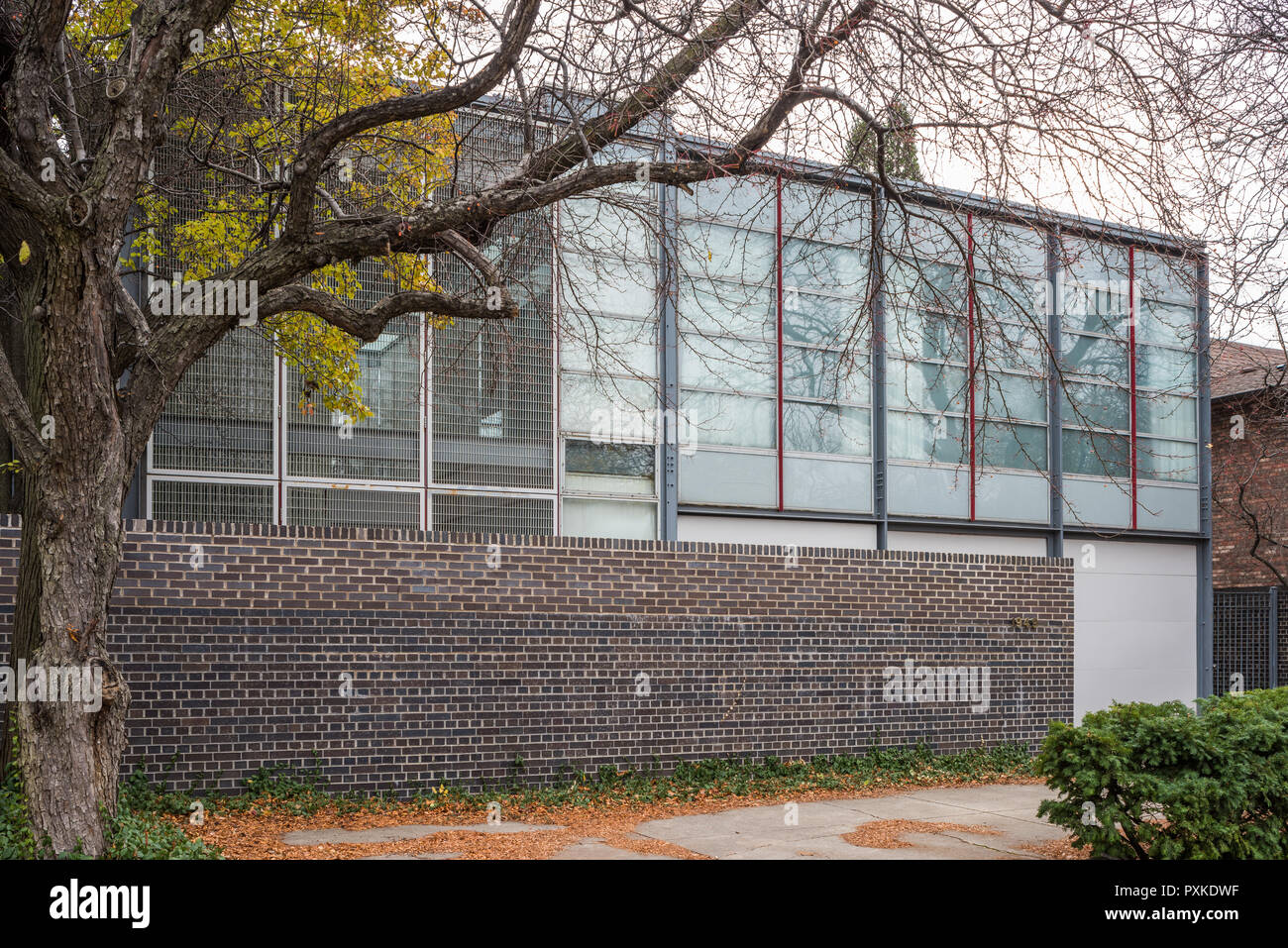 Glass House in the Old Town neighborhood designed by Krueck and Olsen Stock  Photo - Alamy