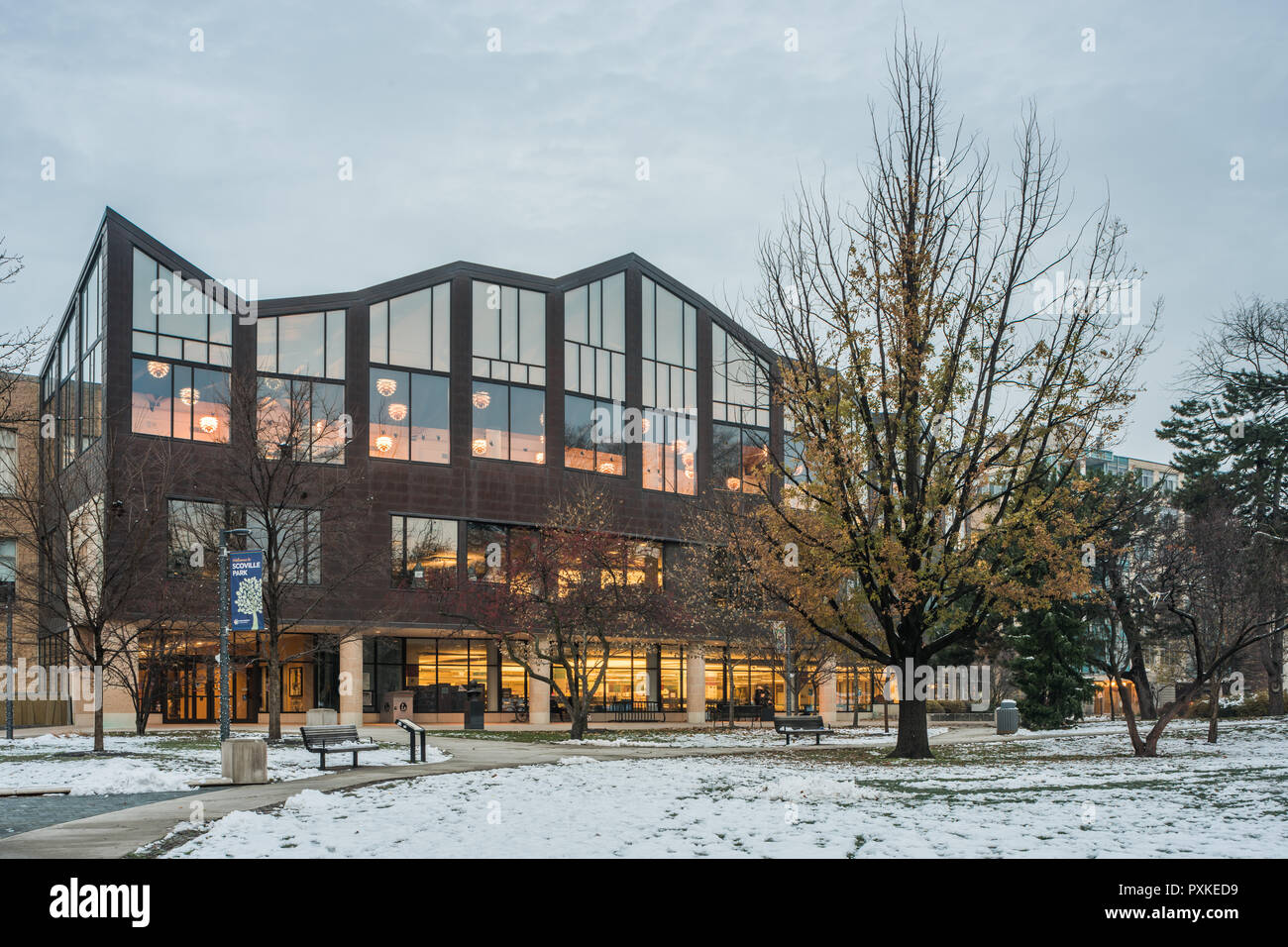 Modern library exterior hi-res stock photography and images - Alamy