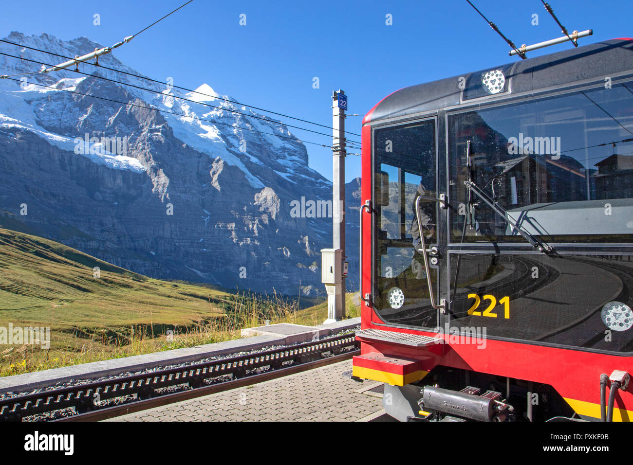 The Jungfraujoch train at Kleine Scheidegg station Stock Photo