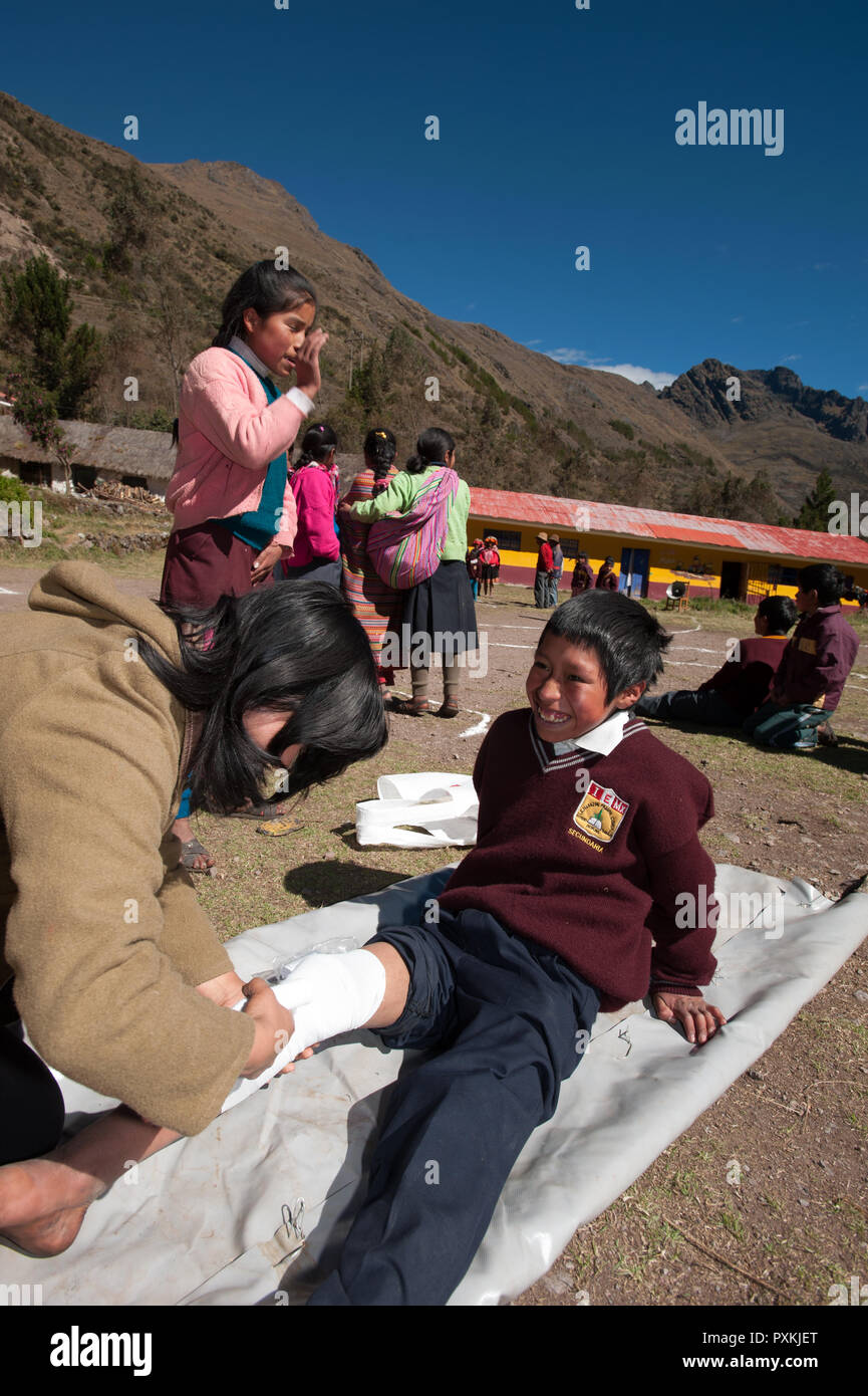 First aid workshop in a Peruvian primary school. Calca. Cuzco. Peru Stock Photo