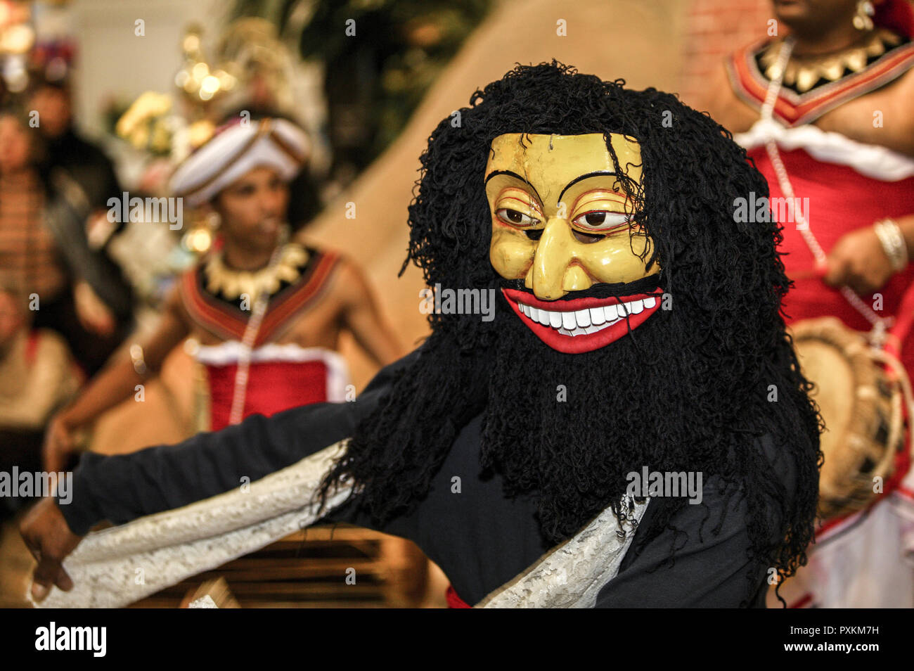 Sri Lanka, dancer with mask in traditional costume Stock Photo Alamy