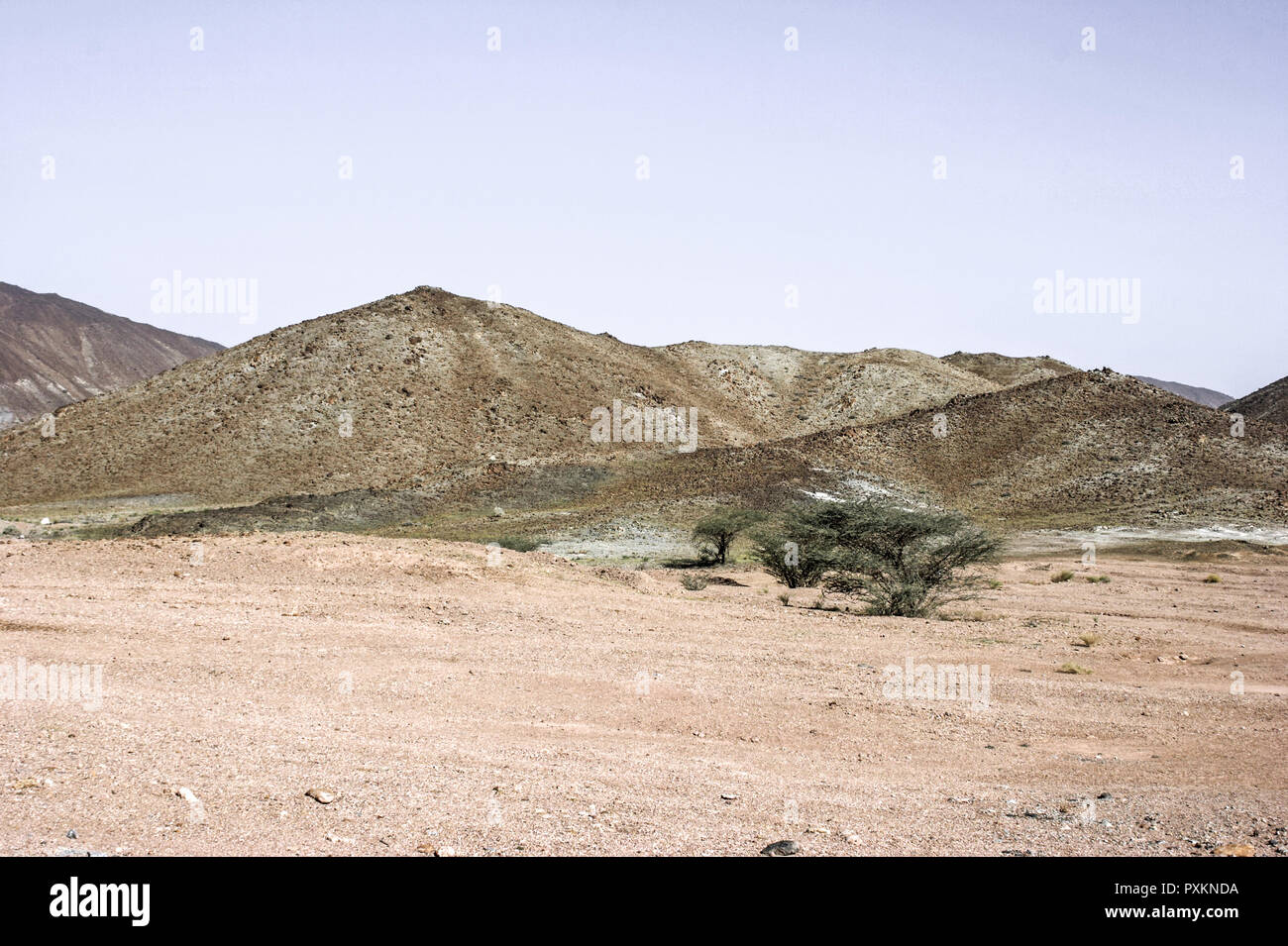 Oman Arabische Halbinsel Naher Osten Sultanat Steinwueste Berge nahe Suma il Pass Hajar al-Gharbi Haja Gebirge Berglandschaft Tourismus Reisen Geograp Stock Photo