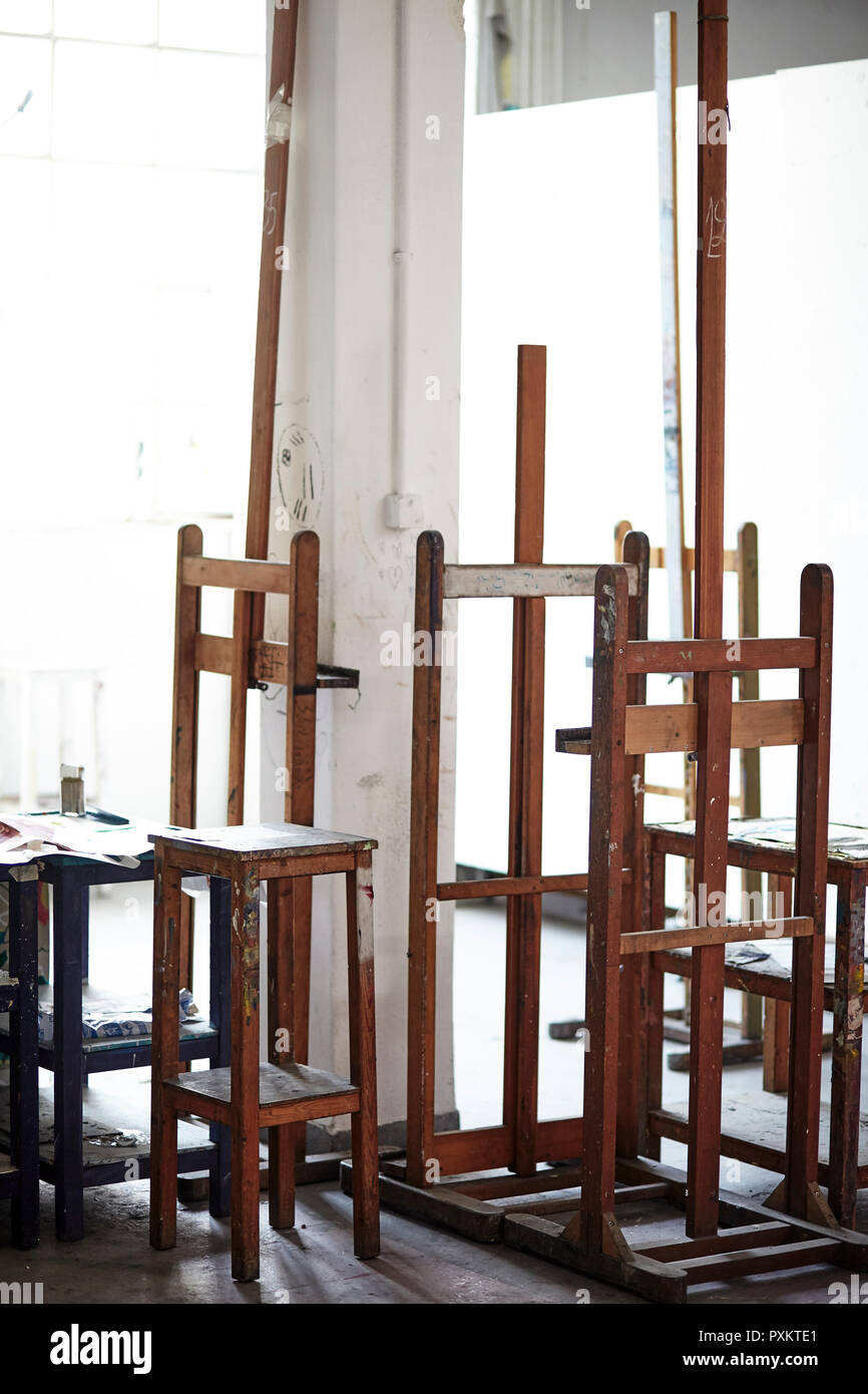 Painter easel hi-res stock photography and images - Alamy