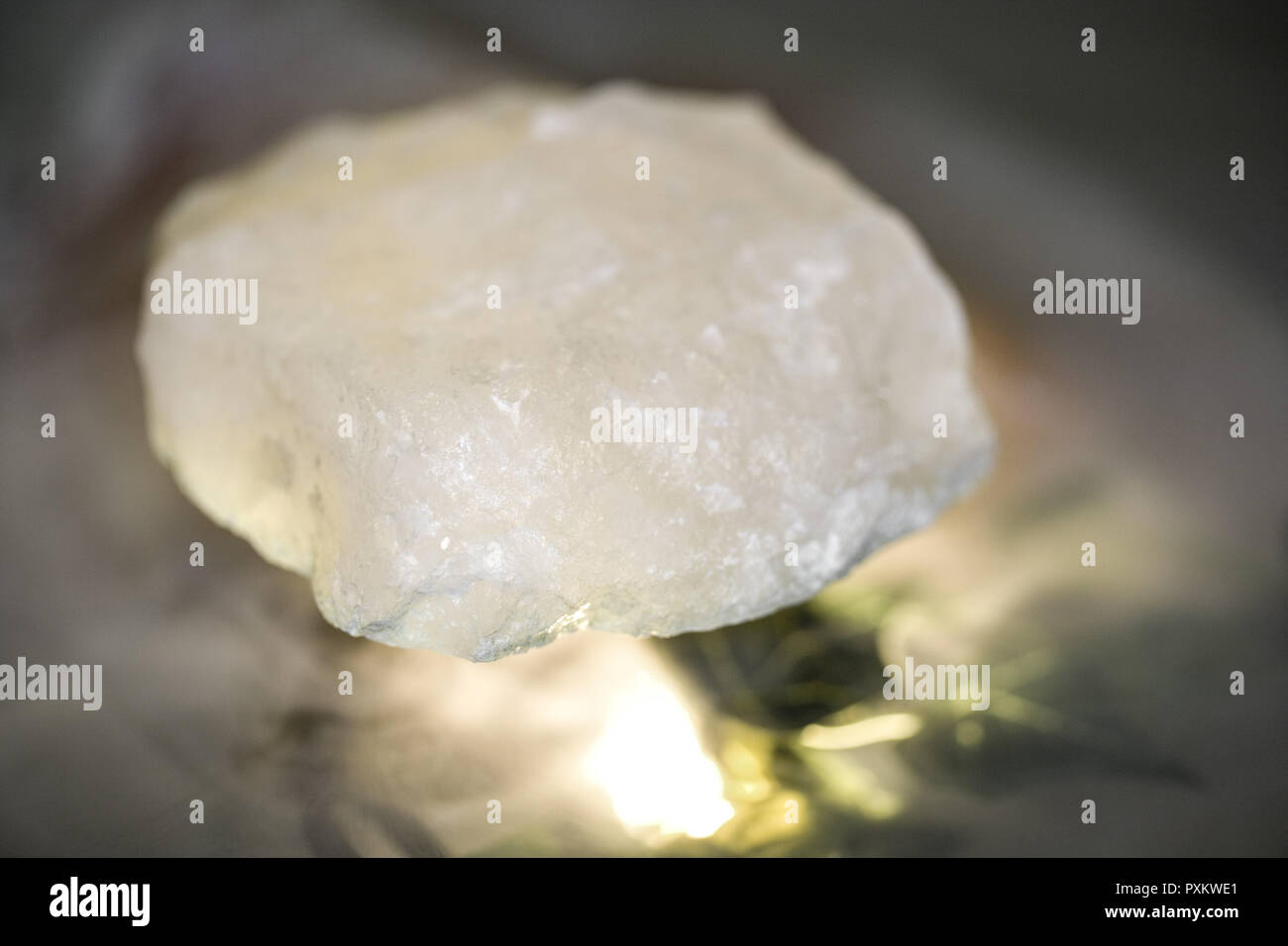 Detail, Wellness, Entspannung, Erholung, Wohlbefinden, Aroma, Ayurveda, still life, Sachaufnahme, Nebler, Zimmerbrunnen, Nebelschale Stock Photo