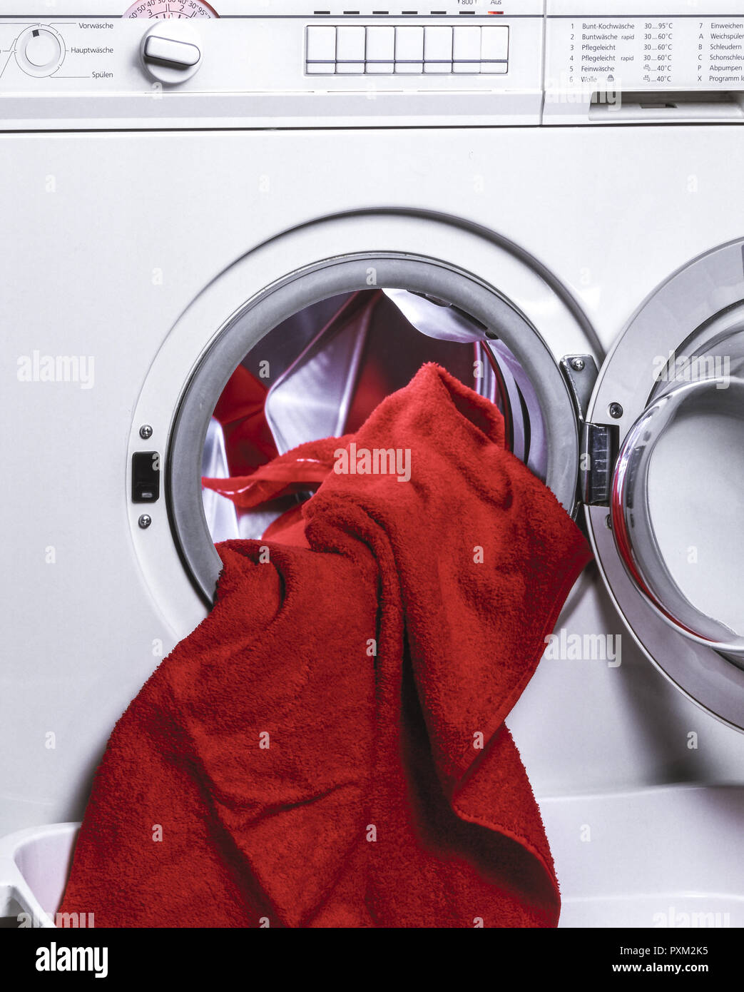 Waschmaschine, Front-Loading Washer, Home Appliance, Home Appliances, Washing Machine, Washer, Wash, Wash Tub, Household, Laundry, Basket, Towel, Red Stock Photo