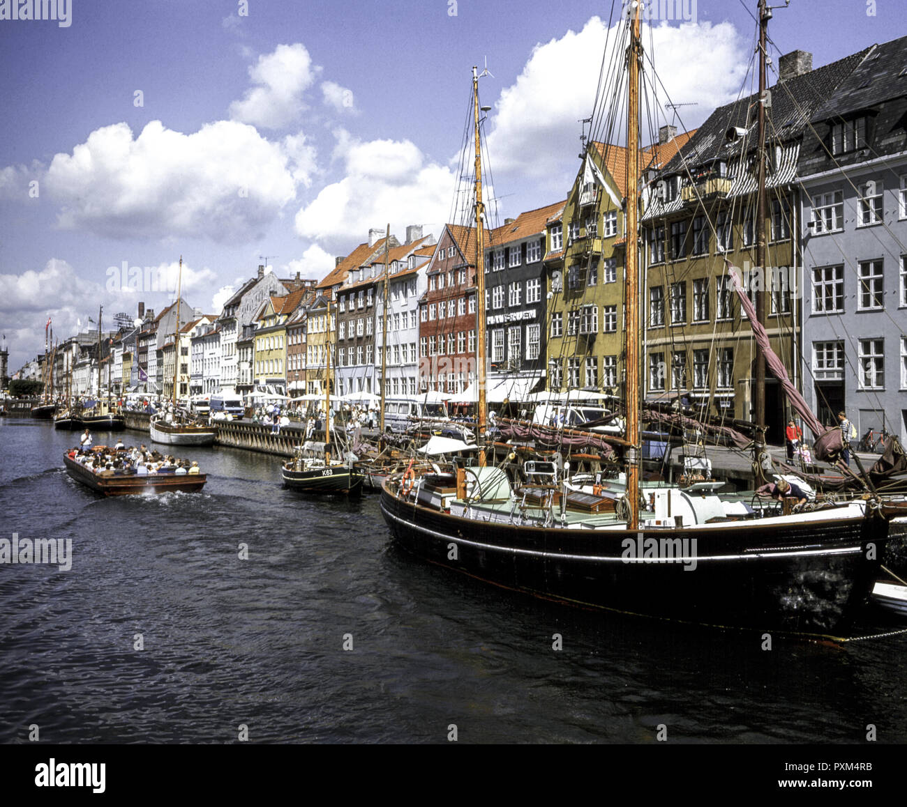 Schiffe im Nyhafen von Kopenhagen, Daenemark Stock Photo