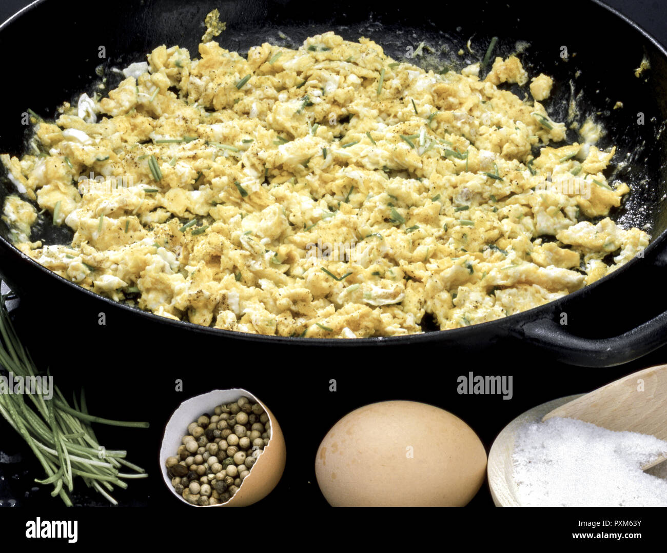 scrambled eggs in pan Stock Photo - Alamy
