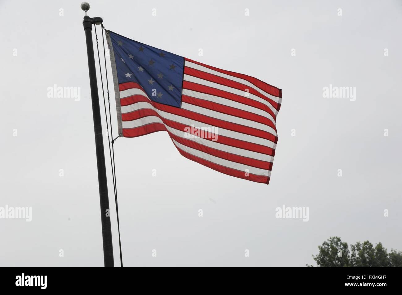 Единственный флаг. Санкт-Петербург США. USA Flag. Расположение флагов на флагштоках если 3.