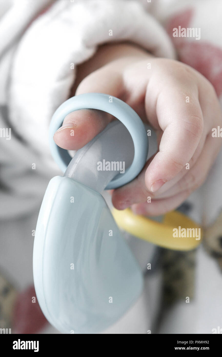 Baby Detail Hand Halten Greifen Lernen Kinderbett Kleinkind