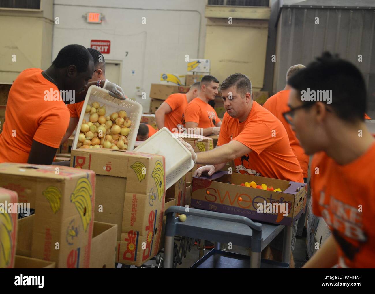 Luke Airmen Sort Food At St Mary S Food Bank Surprise Ariz As