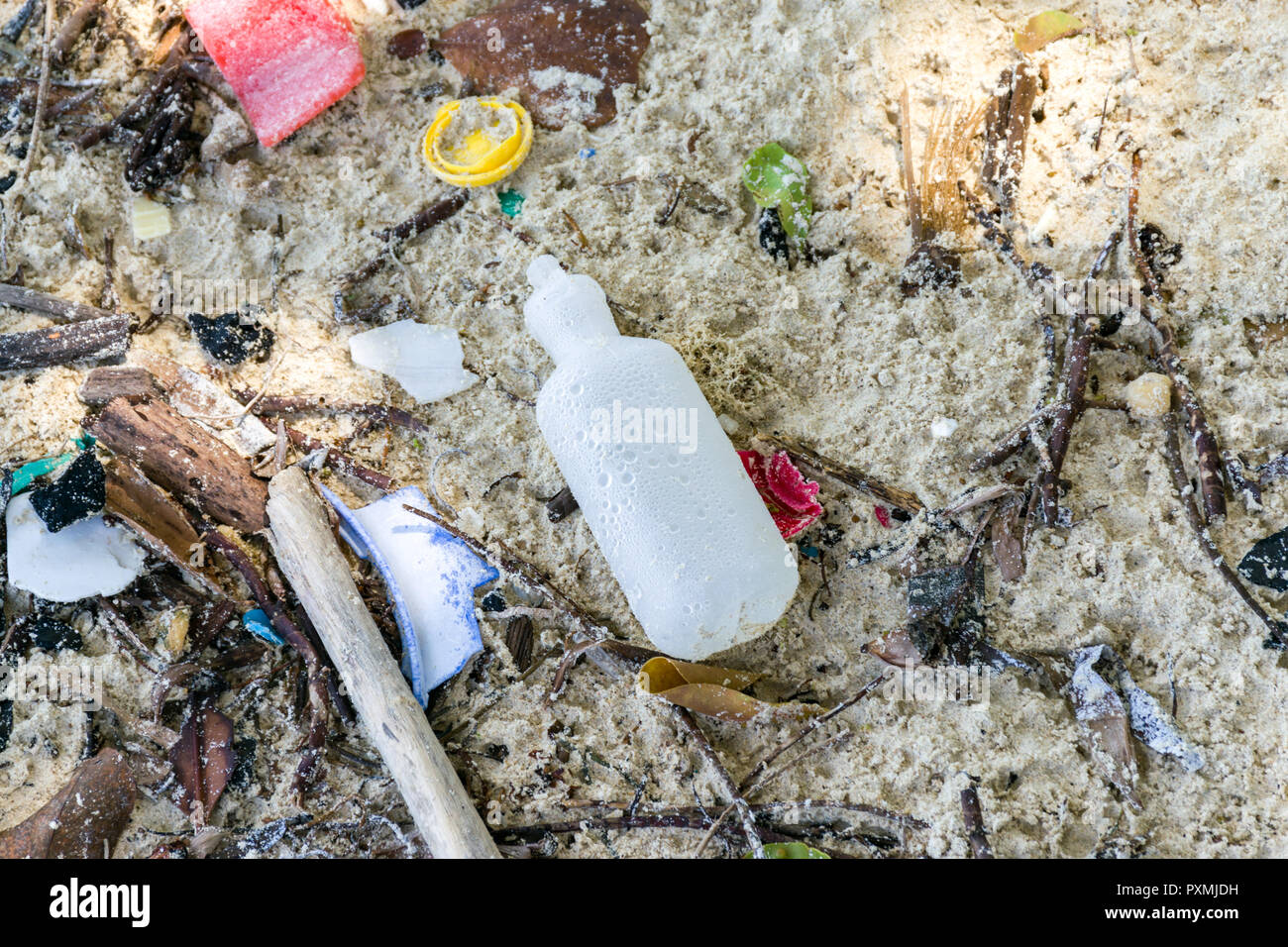 A plastic bottle and other rubbish washed up on a sandy beach Stock ...