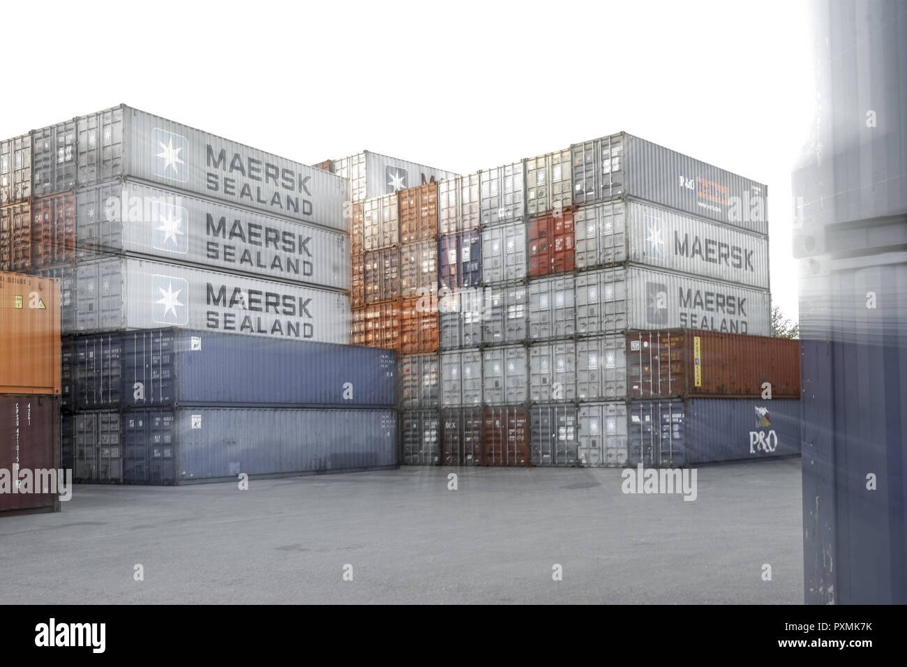 Deutschland, Containerhafen, Terminal, Transportfahrzeug, Container, Europa, Stadt, Seehafen, Frachthafen, Hafen, Umschlagplatz, Multi Purpose Termina Stock Photo