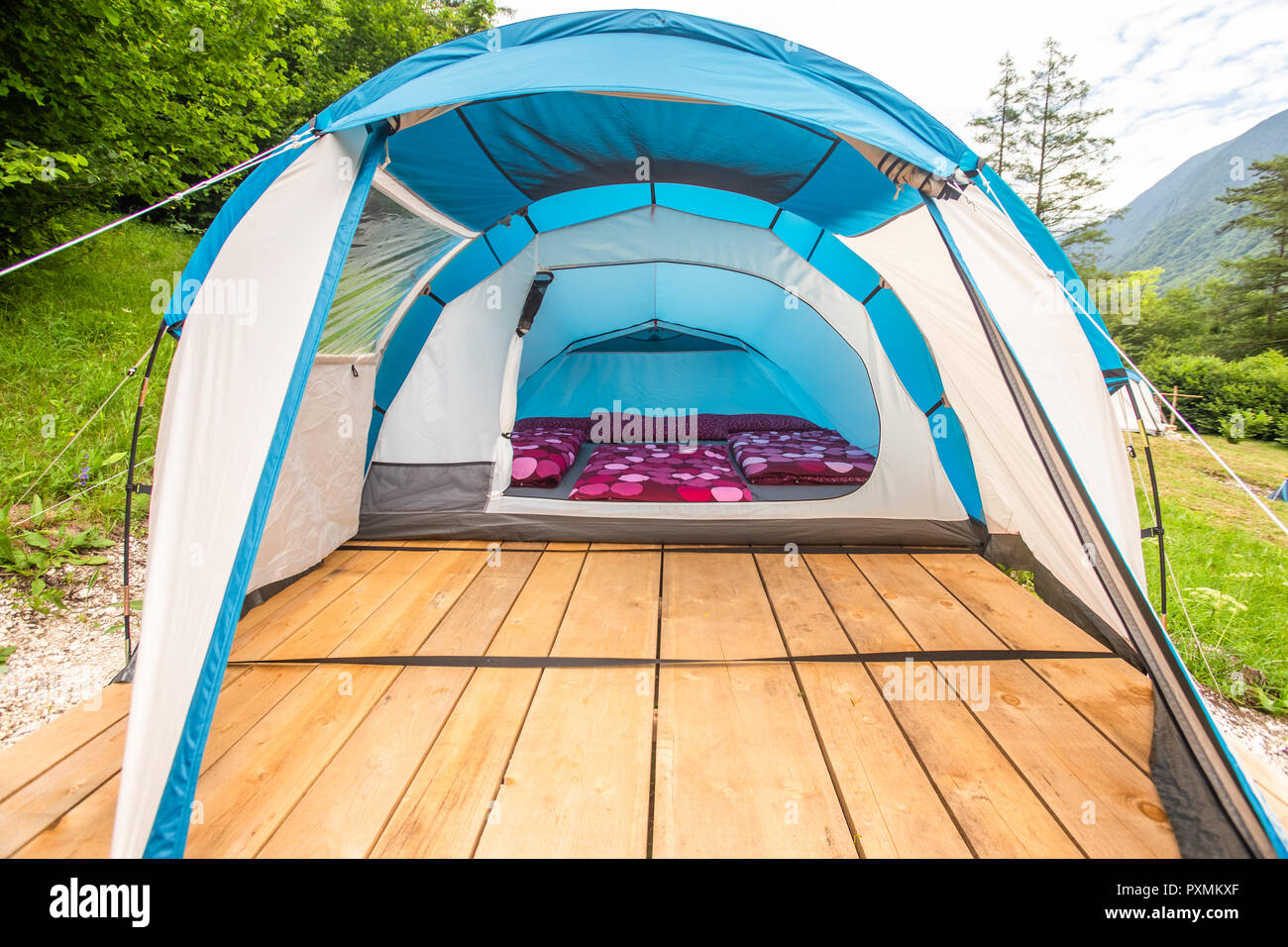 Tent platform hi-res stock photography and images - Alamy