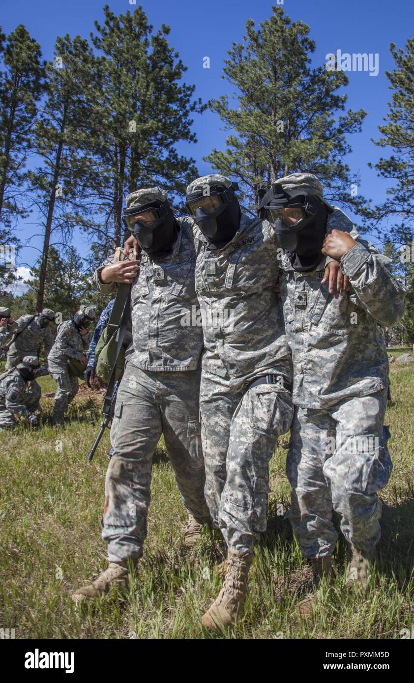 Us soldiers carry wounded army hires stock photography and images Alamy