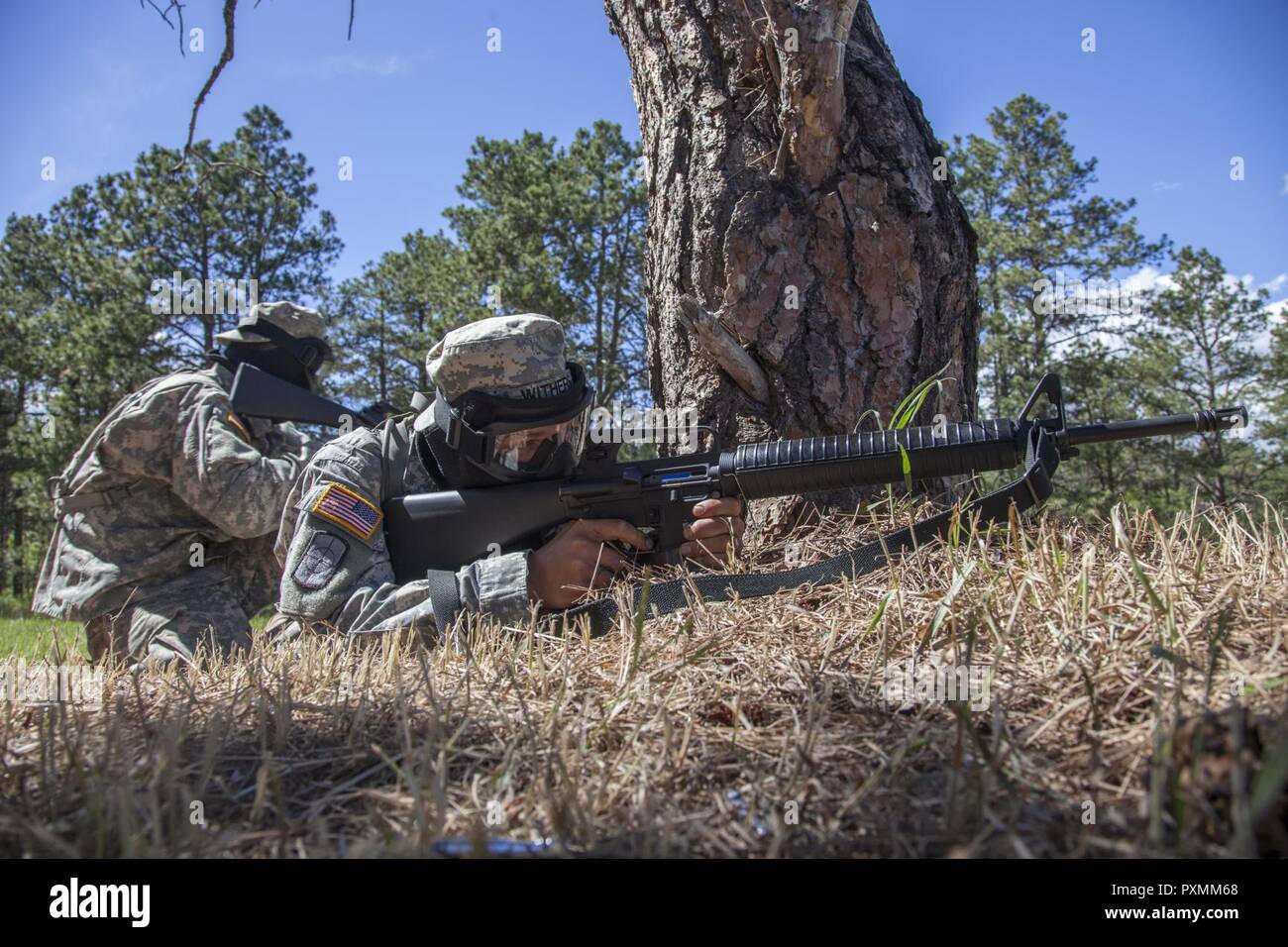 U.S. Soldiers with the 200th Engineer Company, South Dakota Army ...