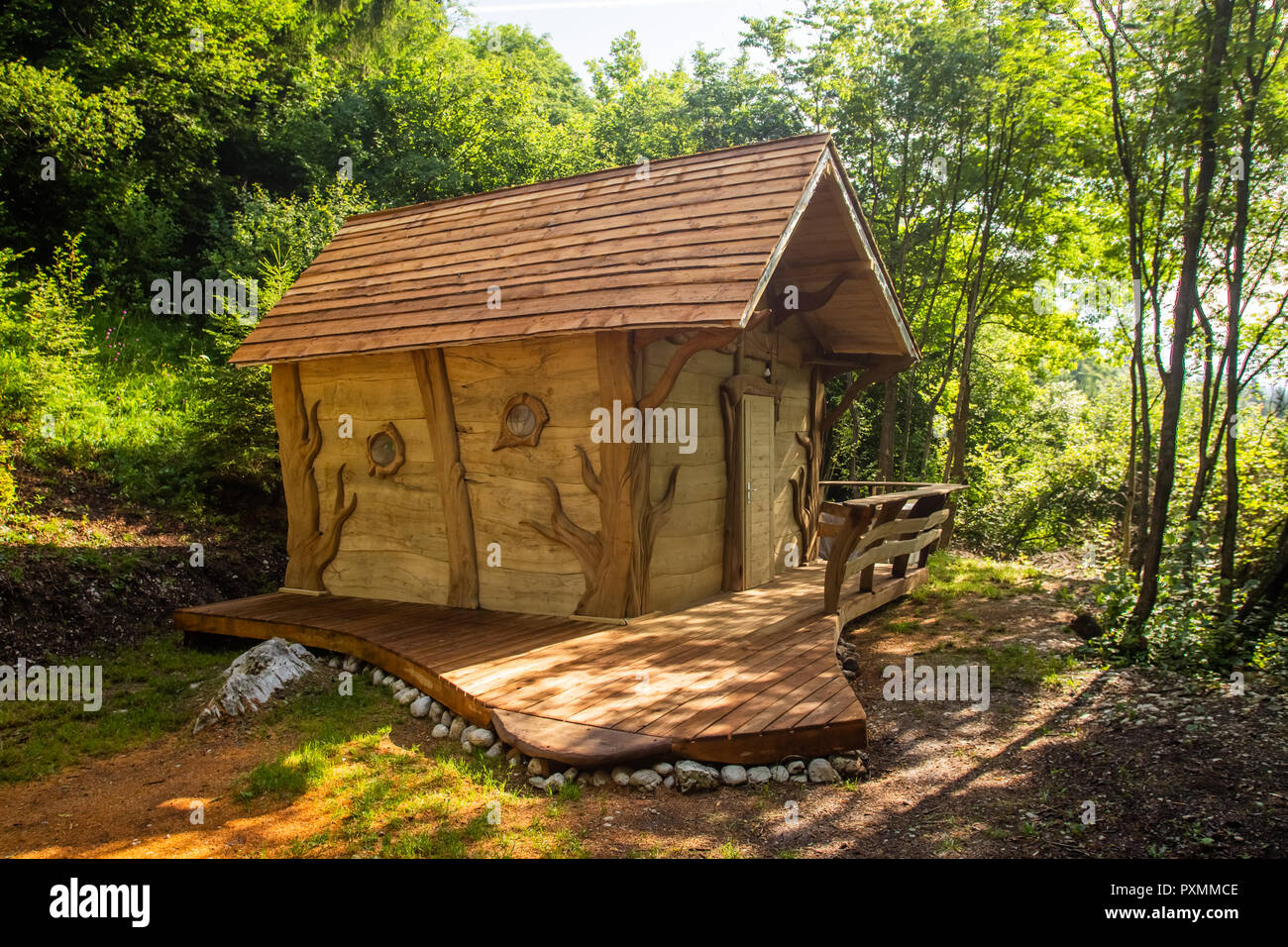 Hand Built Fantasy Home In The Woods At Adrenaline Check Eco