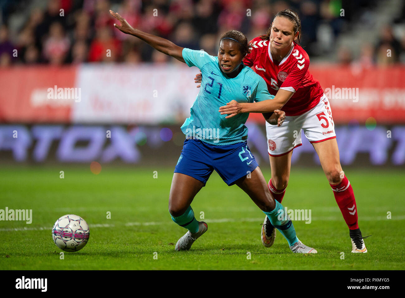 09-10-2018: Voetbal: Vrouwen Denemarken v Nederland: Viborg Beerensteyn of Netherlands, Simone Boye Sorensen of Denmark Stock Photo - Alamy