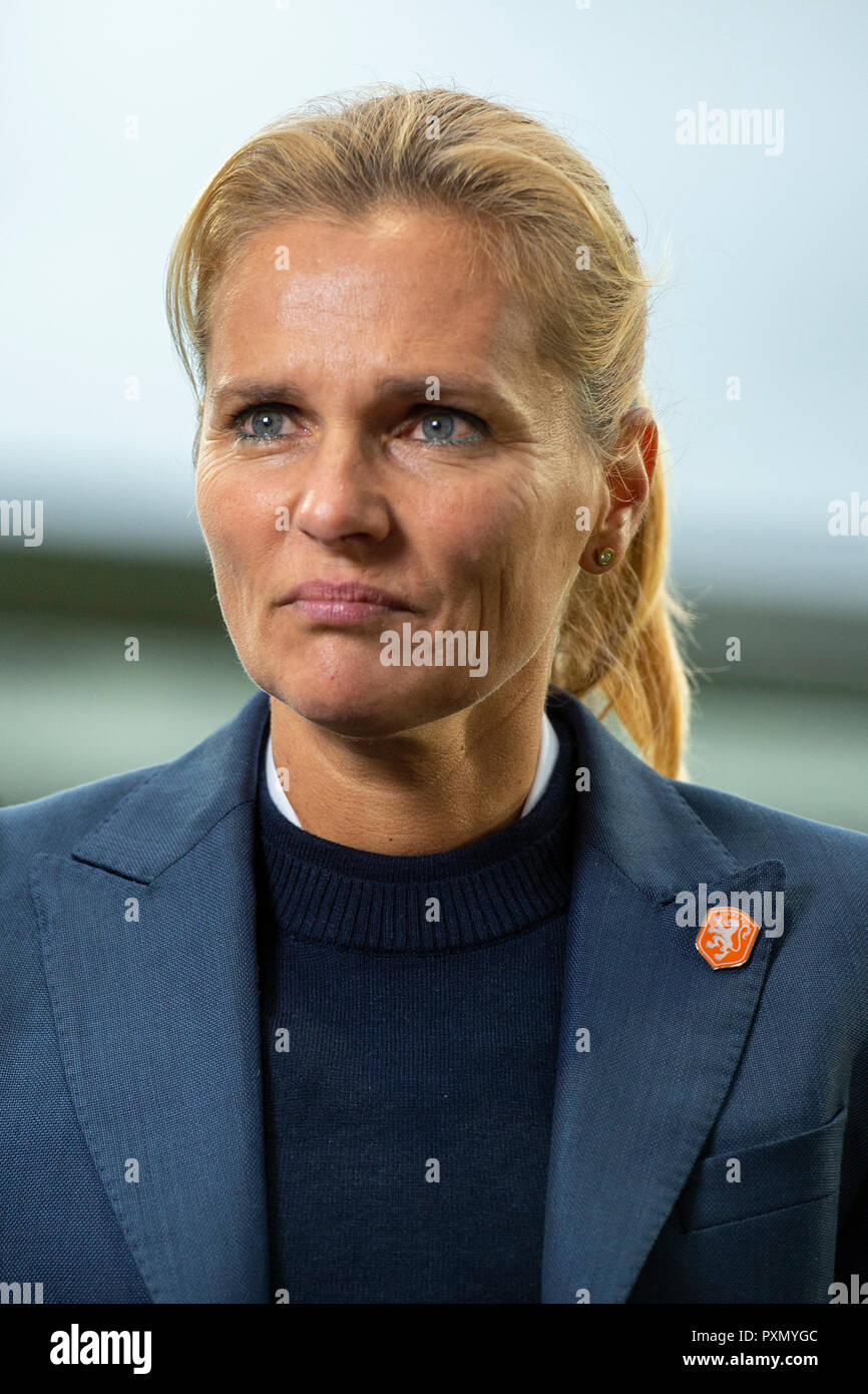 09-10-2018: Voetbal: Vrouwen Denemarken v Nederland: Viborg Bondscoach Sarina Wiegman of The Netherlands Stock Photo