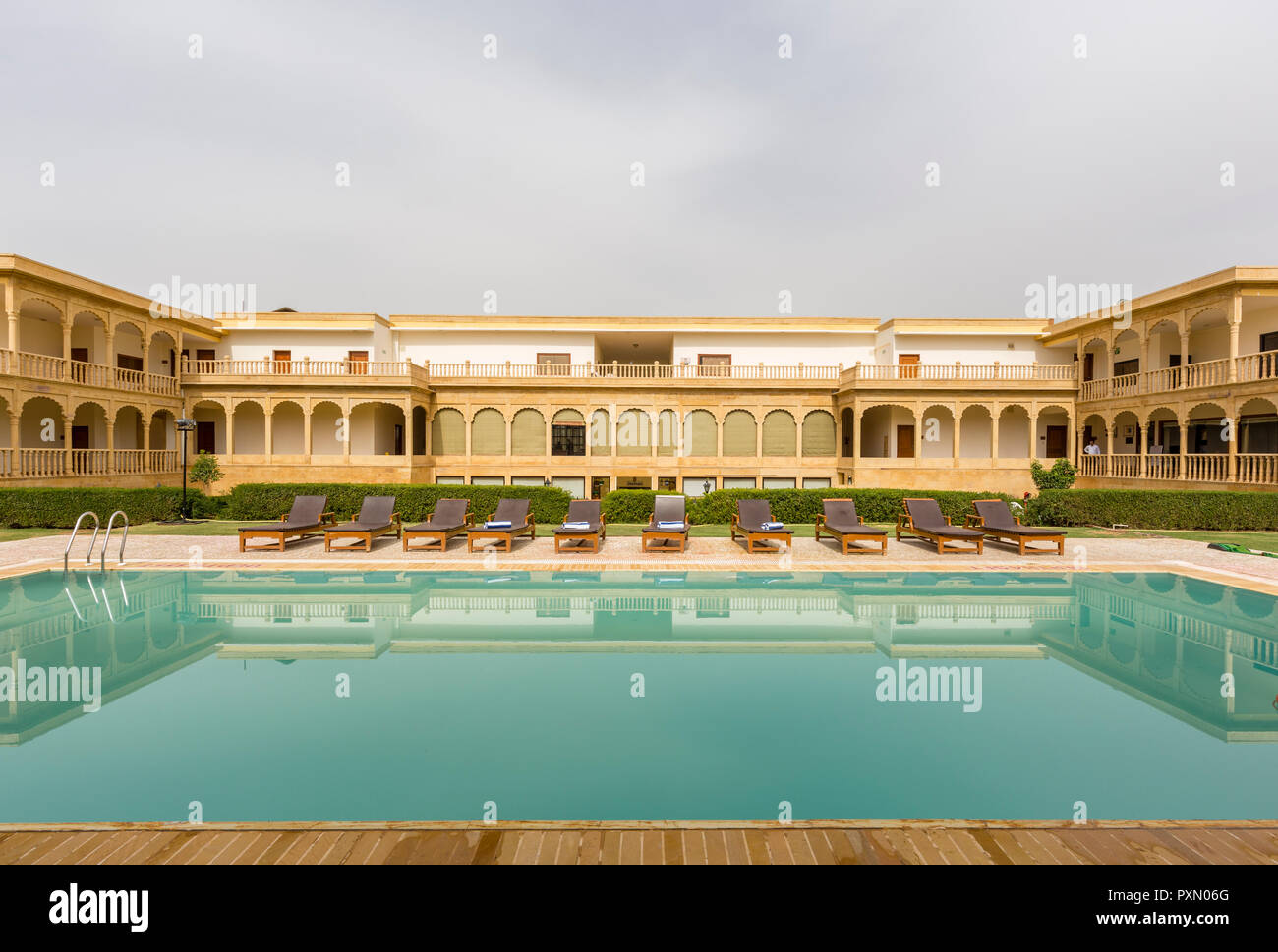 Traditional arches and Swimming pool at the Club Mahindra resort in the desert town of Jaisalmer in India Stock Photo