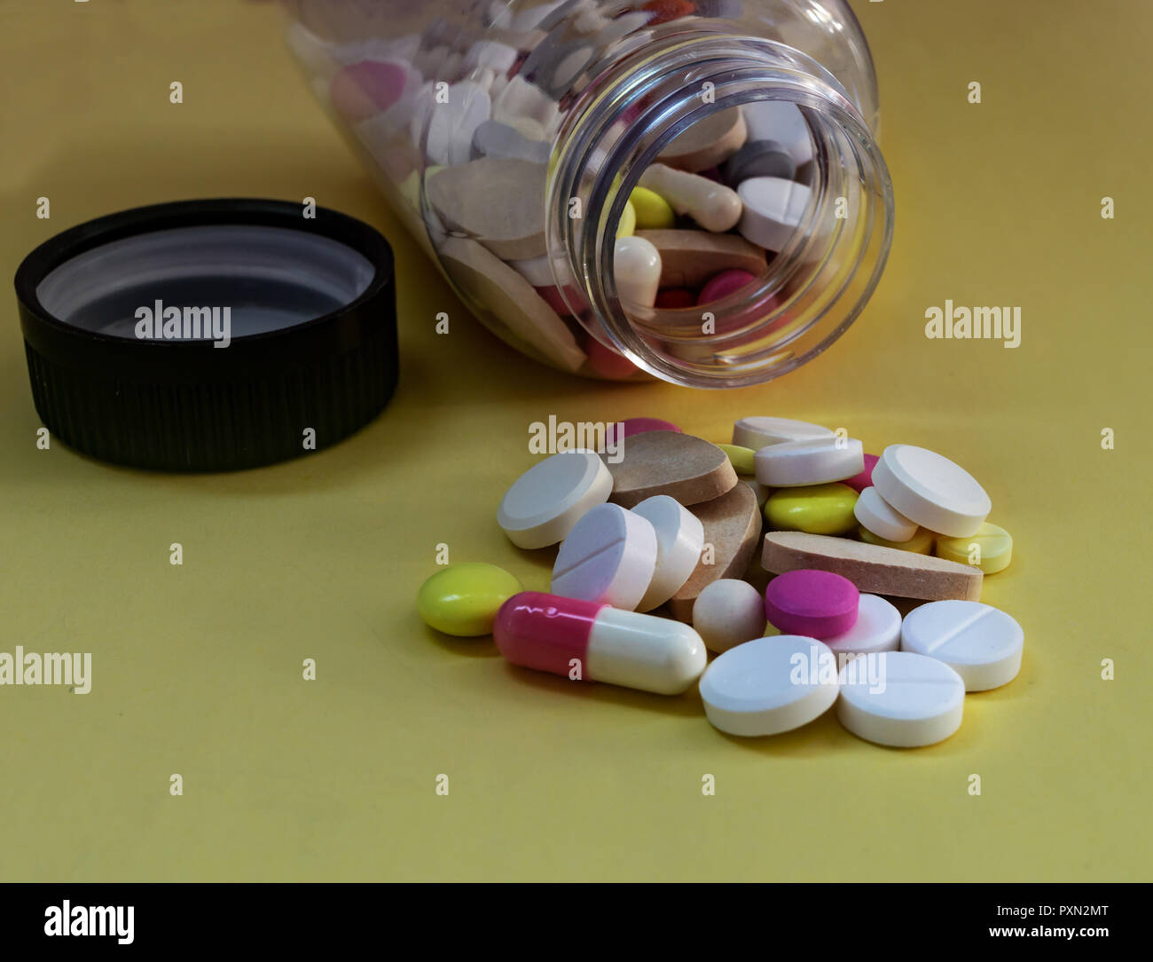 Yellow Pill Bottle High Resolution Stock Photography And Images Alamy