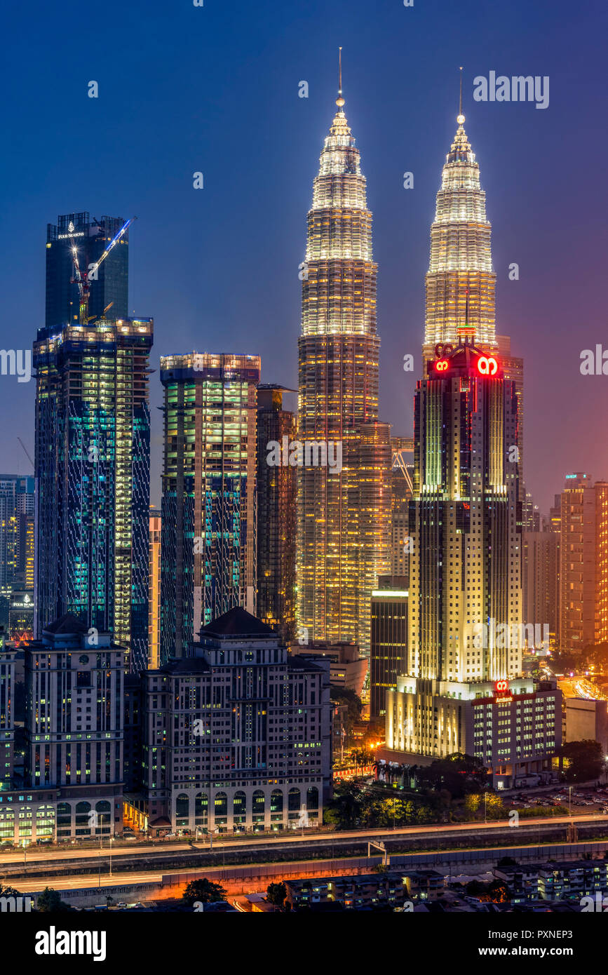 Petronas Twin Towers and city skyline at dusk, Kuala Lumpur, Malaysia Stock Photo