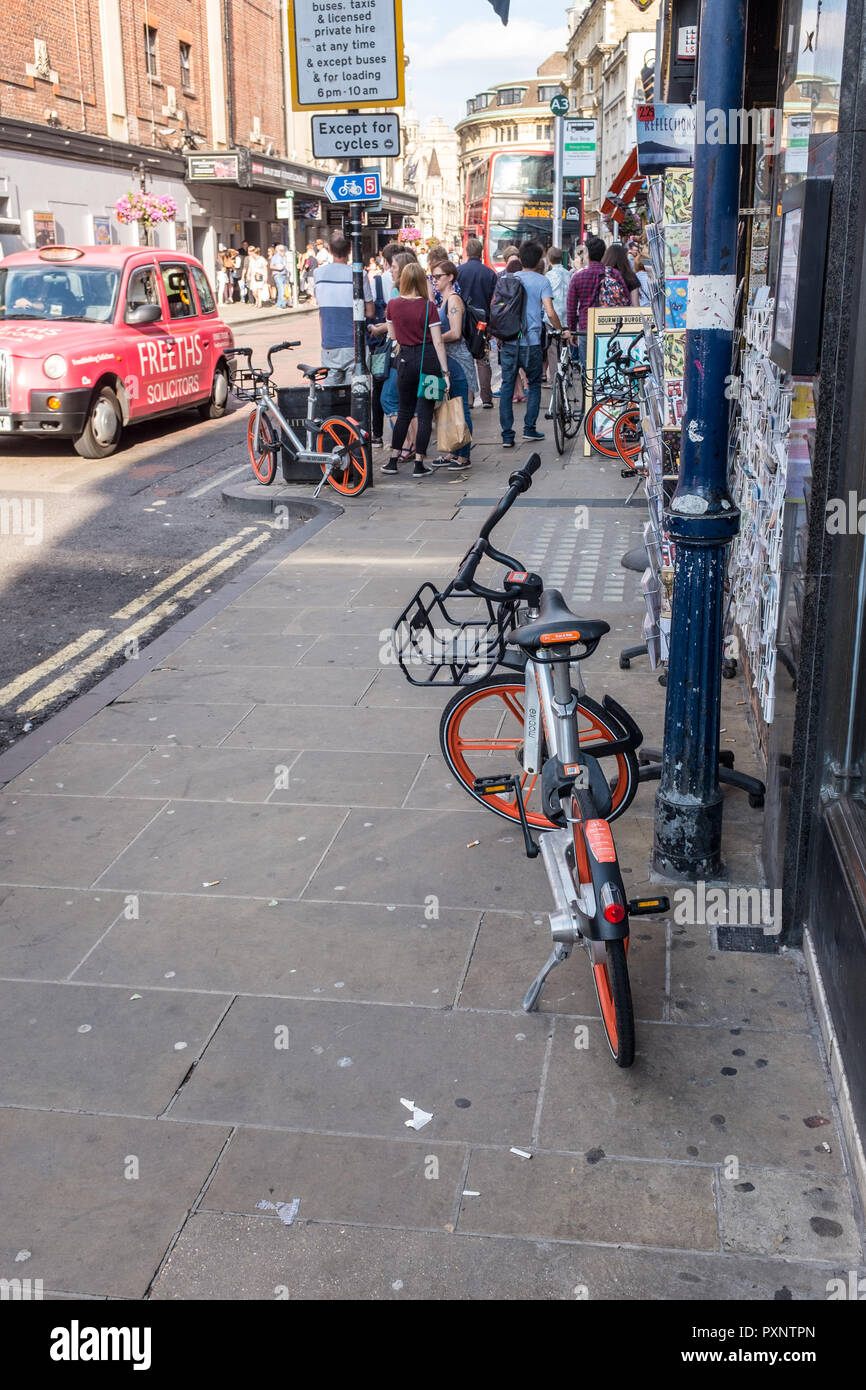 Dockless bikes {Mobike) in Oxford, UK England Stock Photo