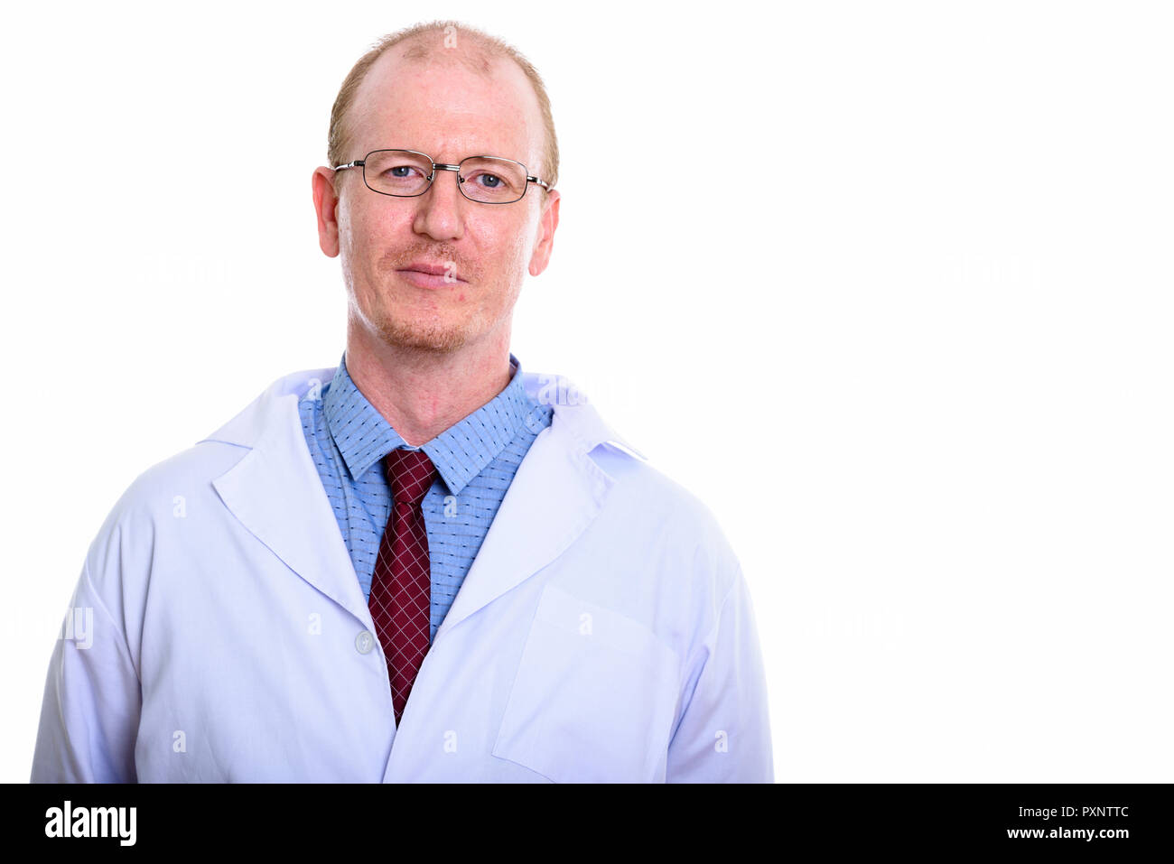 Doctor wearing lab coat hi-res stock photography and images - Alamy