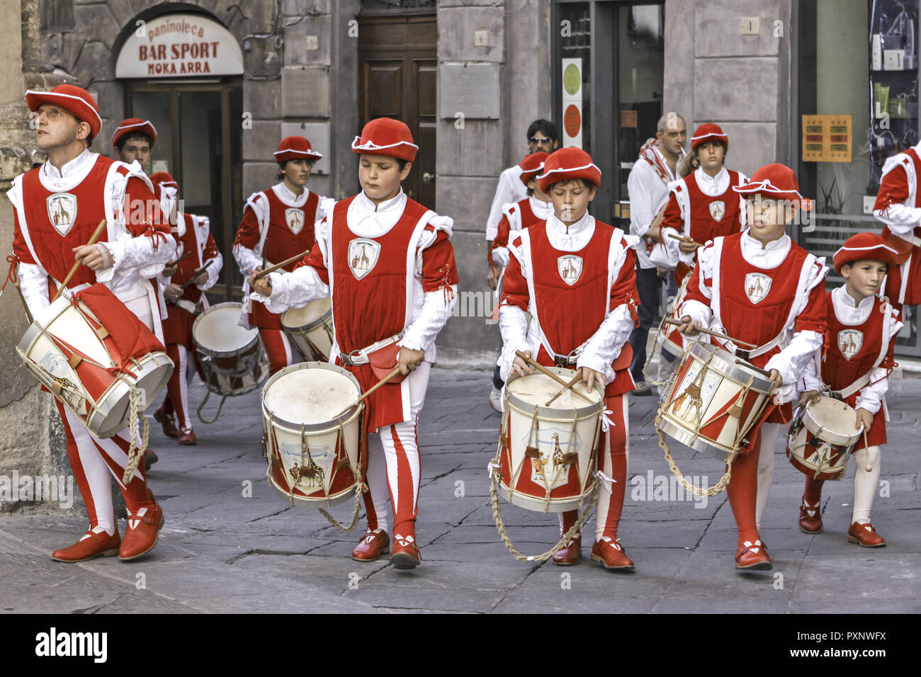 Traditionelle kleidung hi-res stock photography and images - Alamy